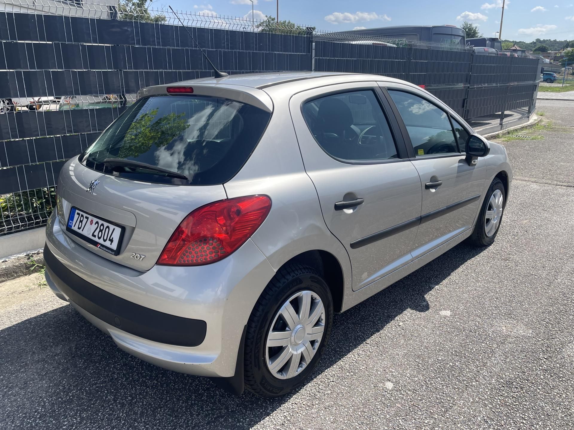Peugeot 207, 1.4i - 67.000 km - ČR - fotka 4