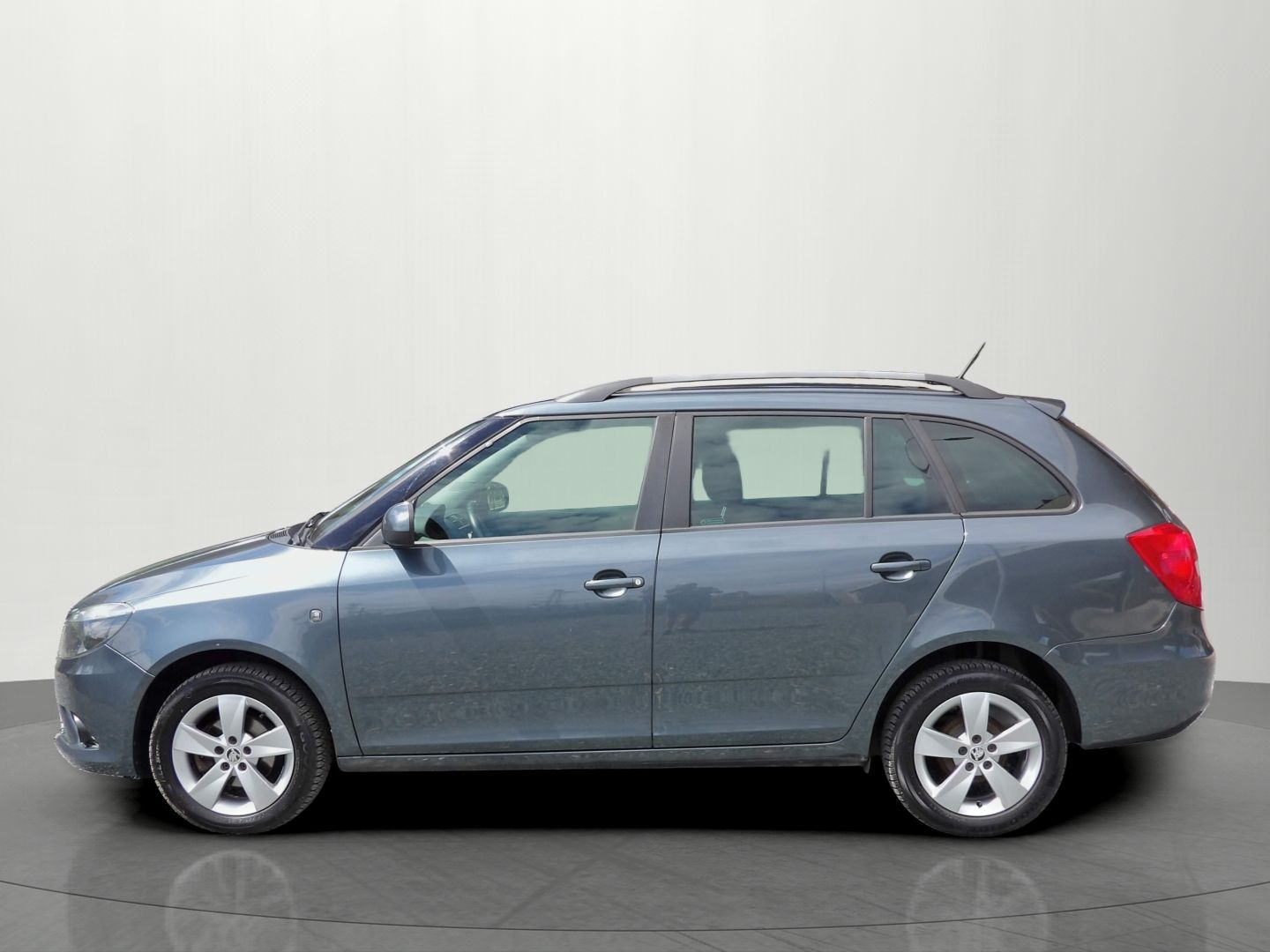 Škoda Fabia, 1.2TSI 63kW Tempomat Alu PDC - fotka 2