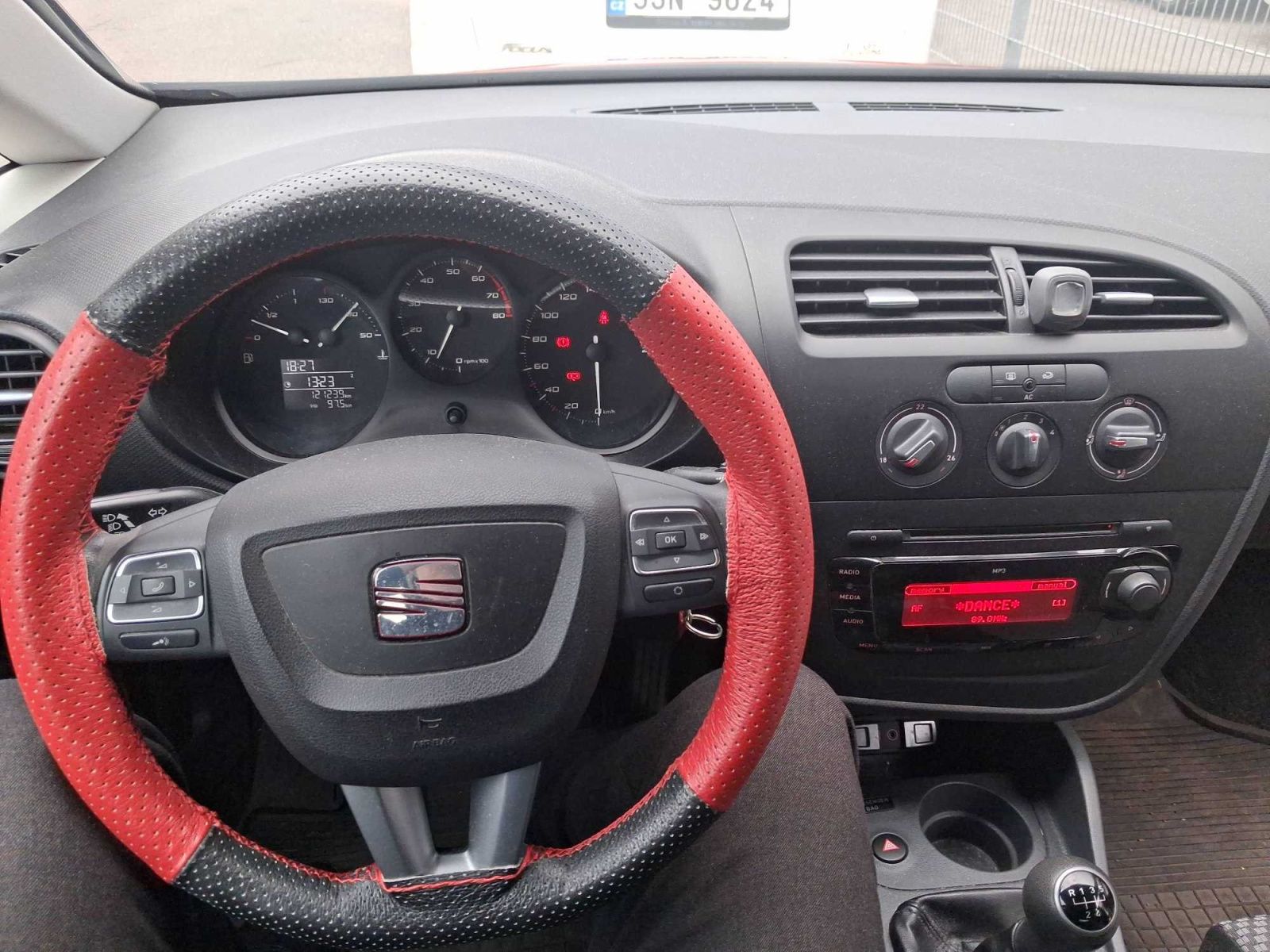 Seat Leon, 1.4, Parkovací asistent - fotka 3