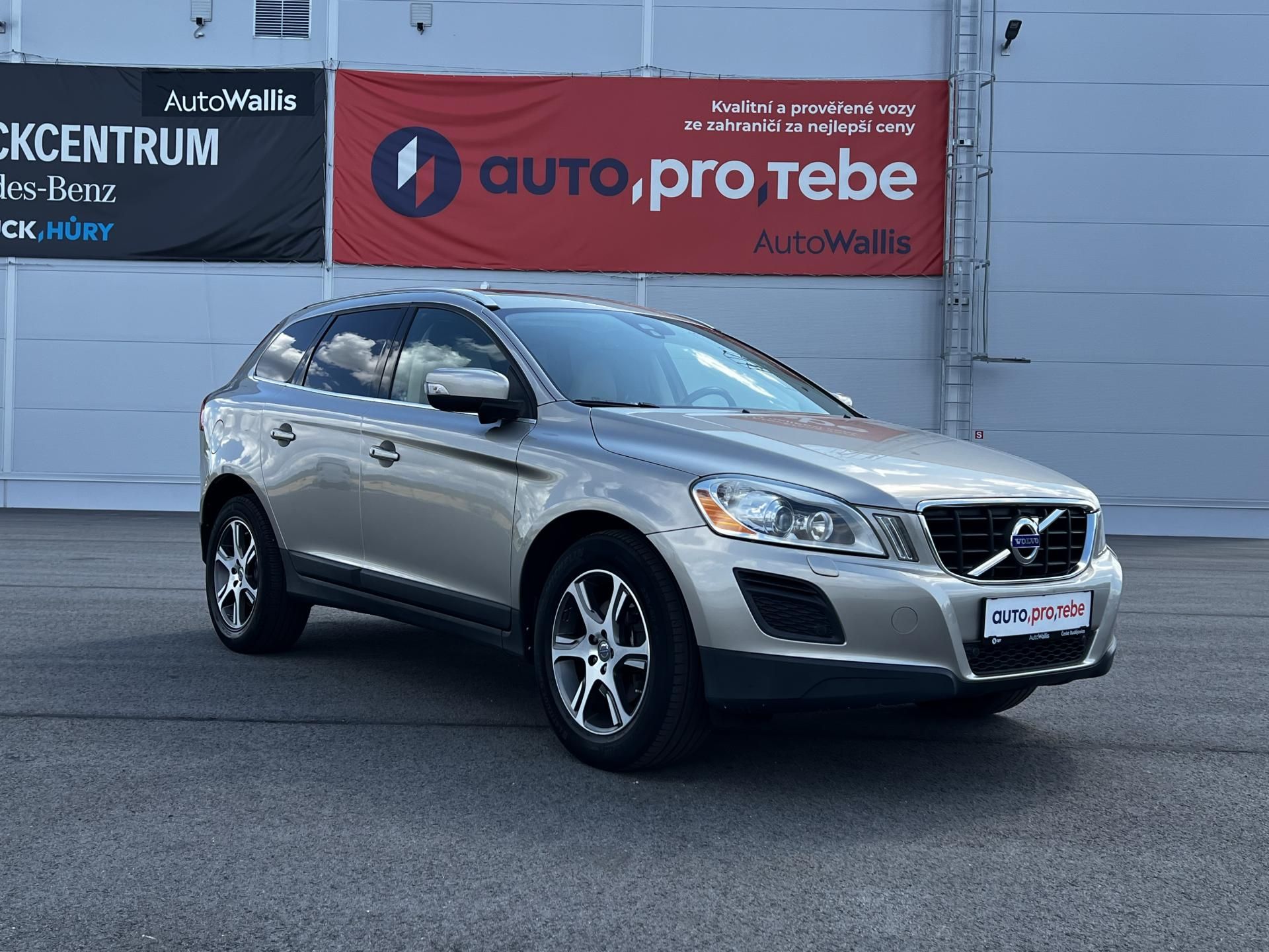 Volvo XC60, 3.0 T6 AWD Aut. Summum TZ - fotka 2