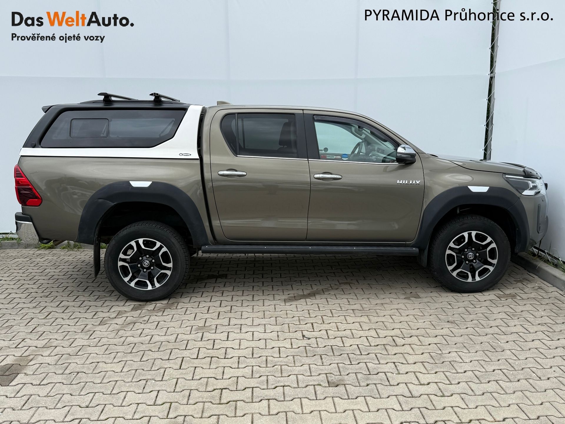 Toyota Hilux, 2.8 D-4D 150 kW Executive 4x4 - fotka 6