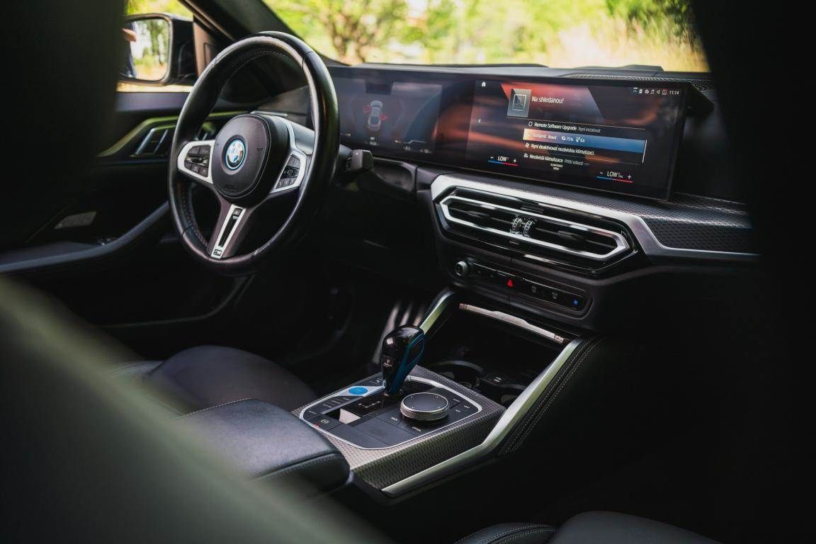 BMW i4, M50, SoH 88% - fotka 3