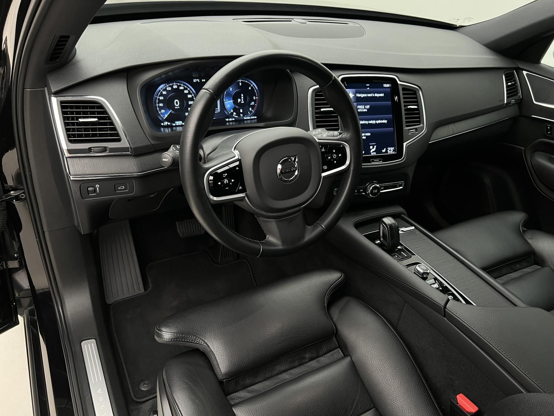 Volvo XC90, B5 AWD MOMENTUM PRO AUT - fotka 4
