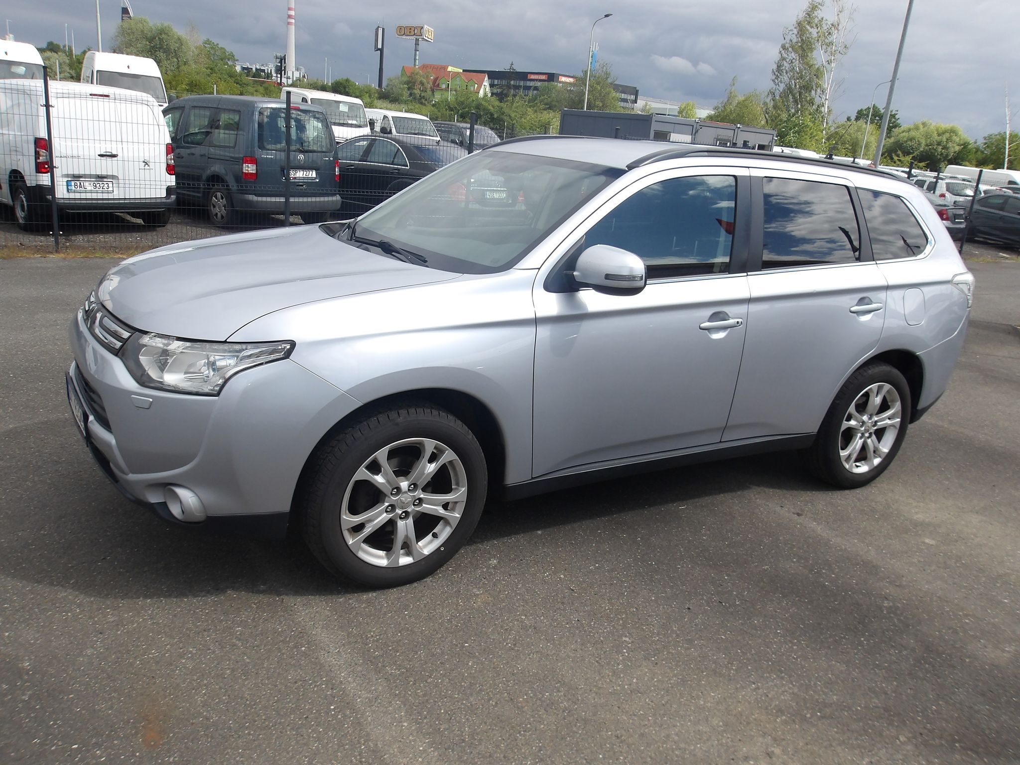 Mitsubishi Outlander, 2,3DI-D 4x4 ČR 7 MÍST ! 2.MAJ. - fotka 4