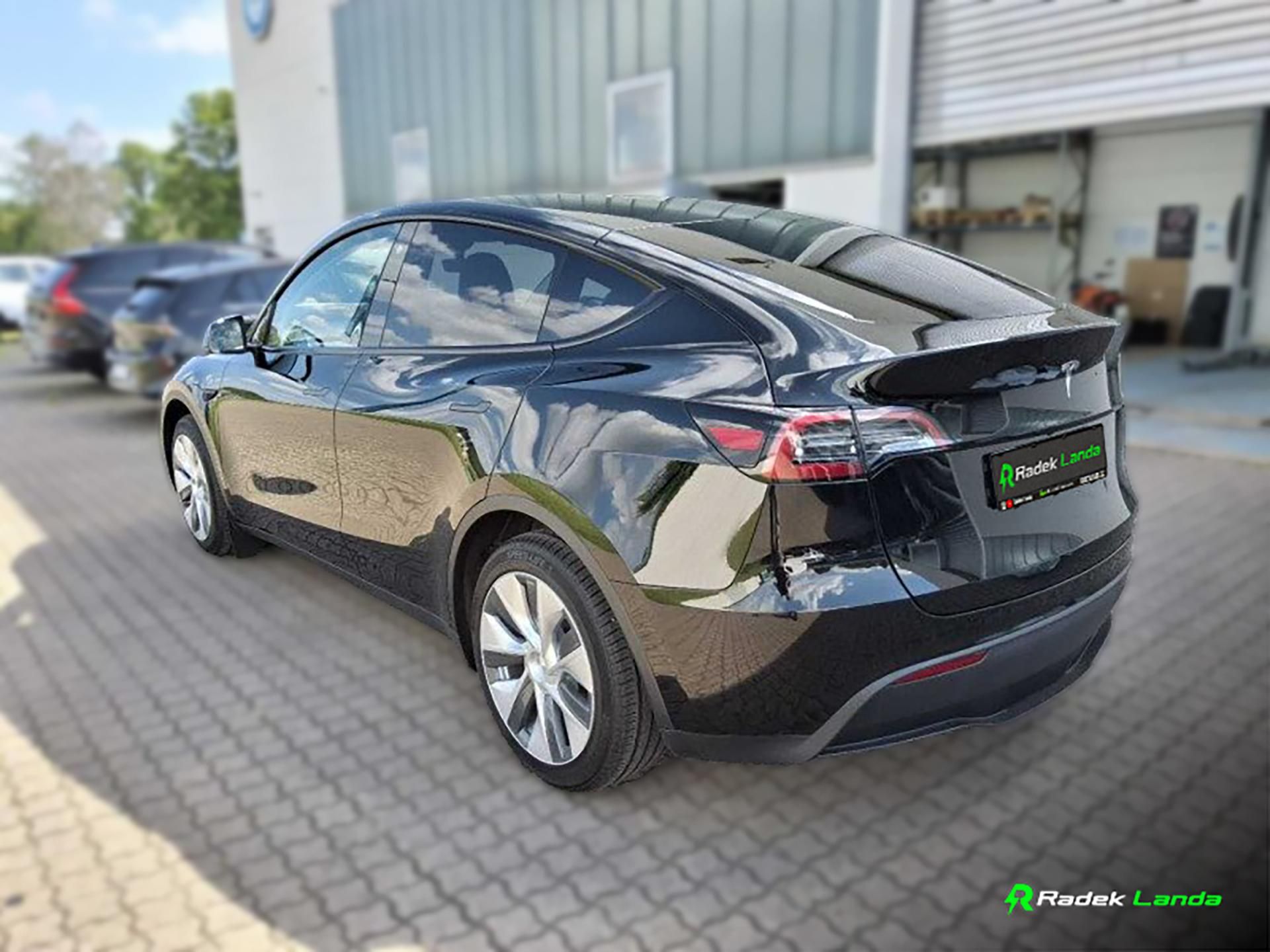 Tesla Model Y, Standard Range | LFP, RWD, AMD - fotka 2