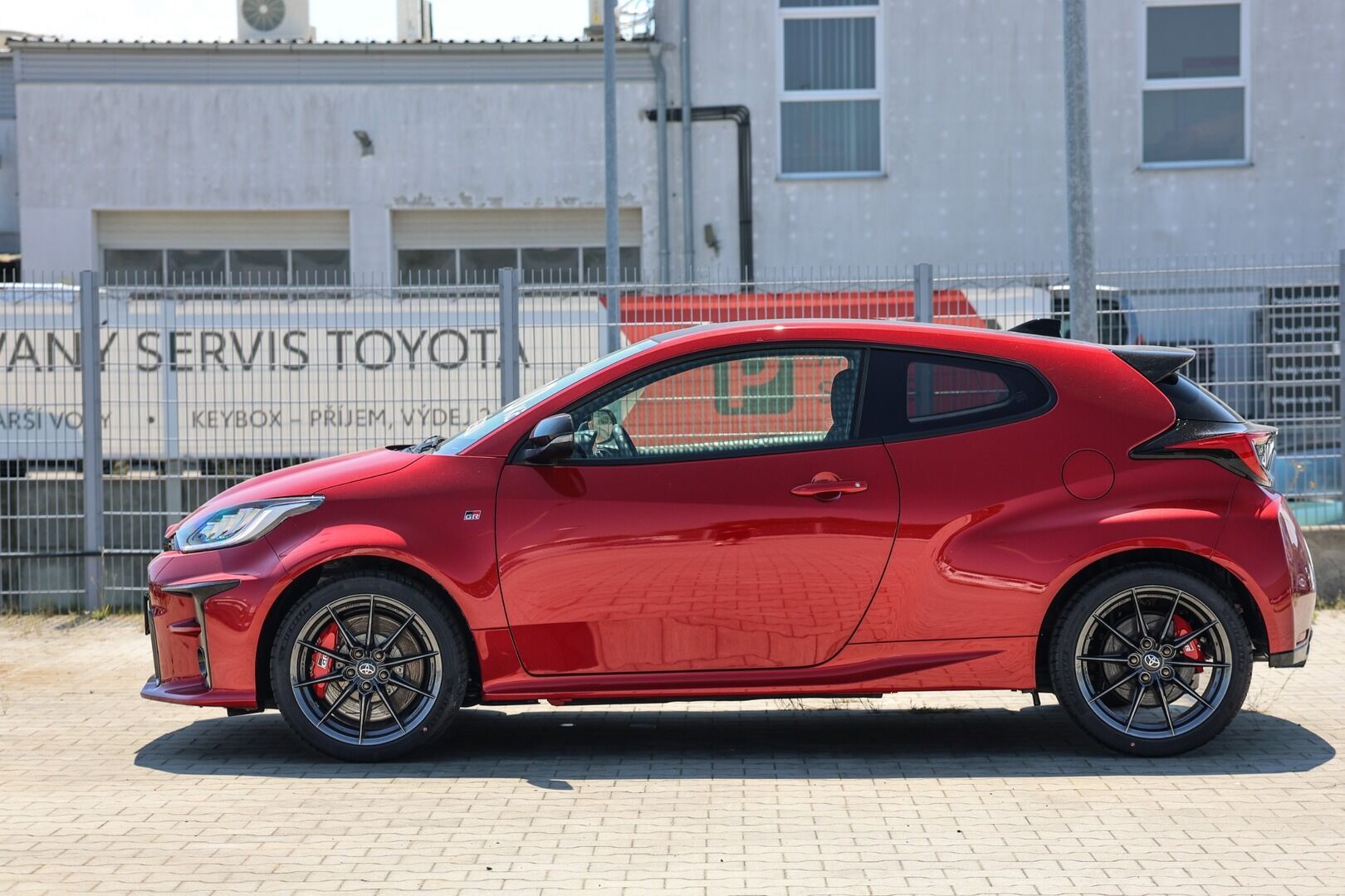 Toyota GR Yaris, 1.6. 260k Dynamic + Sport - fotka 6