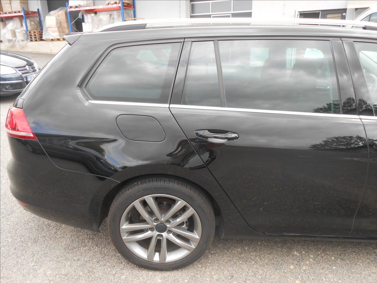 Volkswagen Golf, 2,0 TDi 110Kw Highline - fotka 5