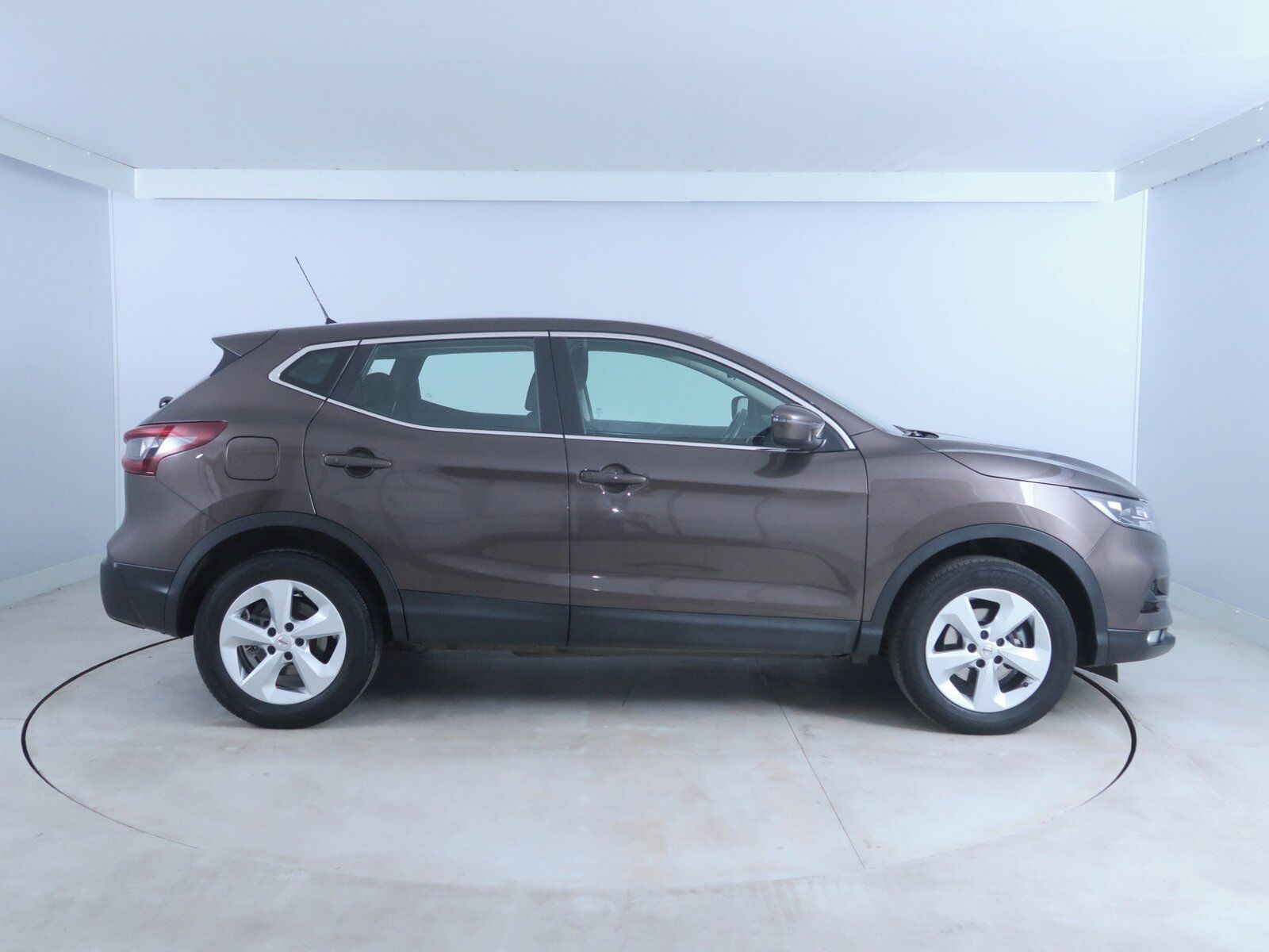 Nissan Qashqai, 1.3 DIG-T, ČR,1.maj - fotka 6