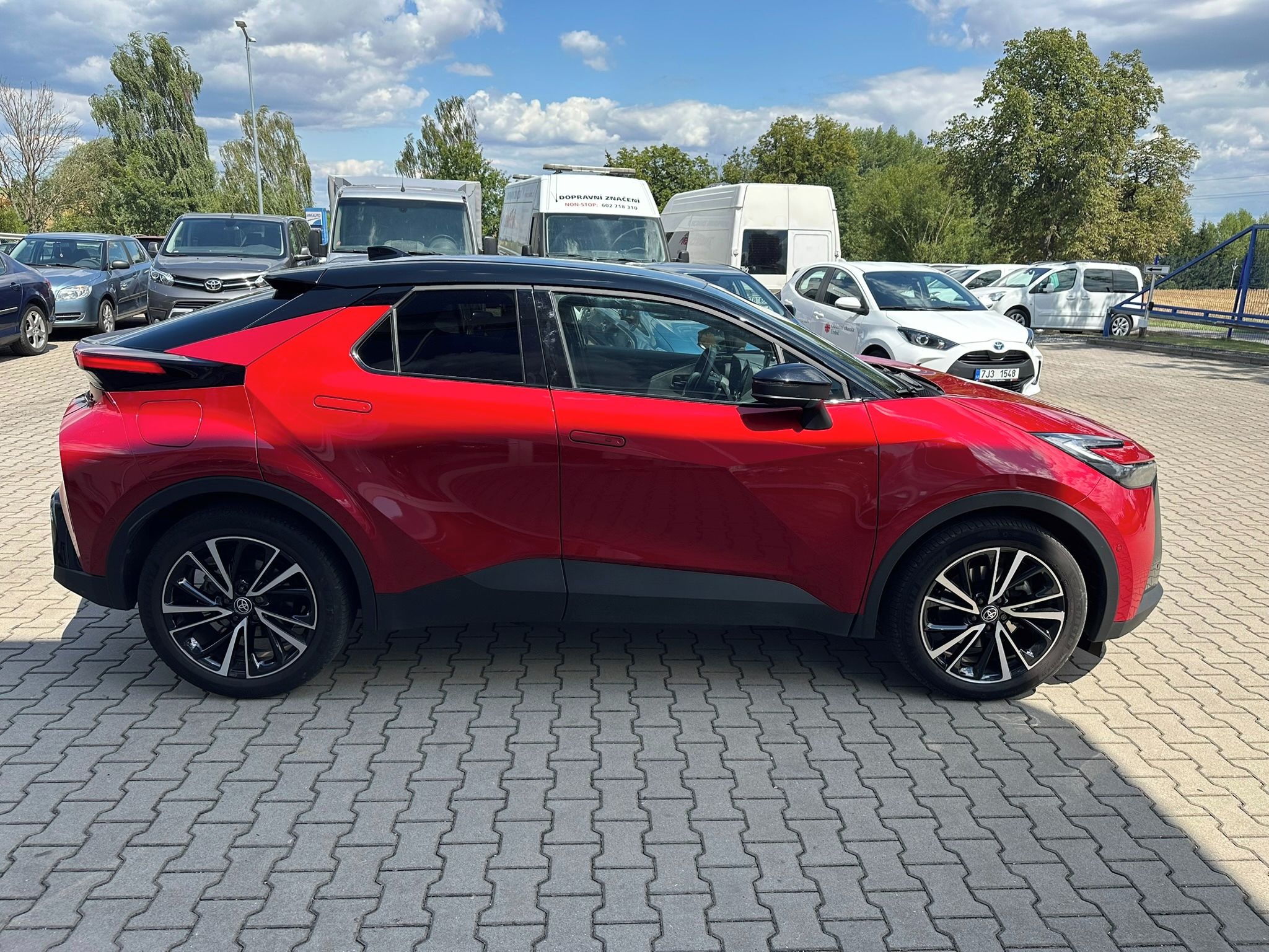Toyota C-HR, 2,0 Plug-in Hybrid 164kW - fotka 6