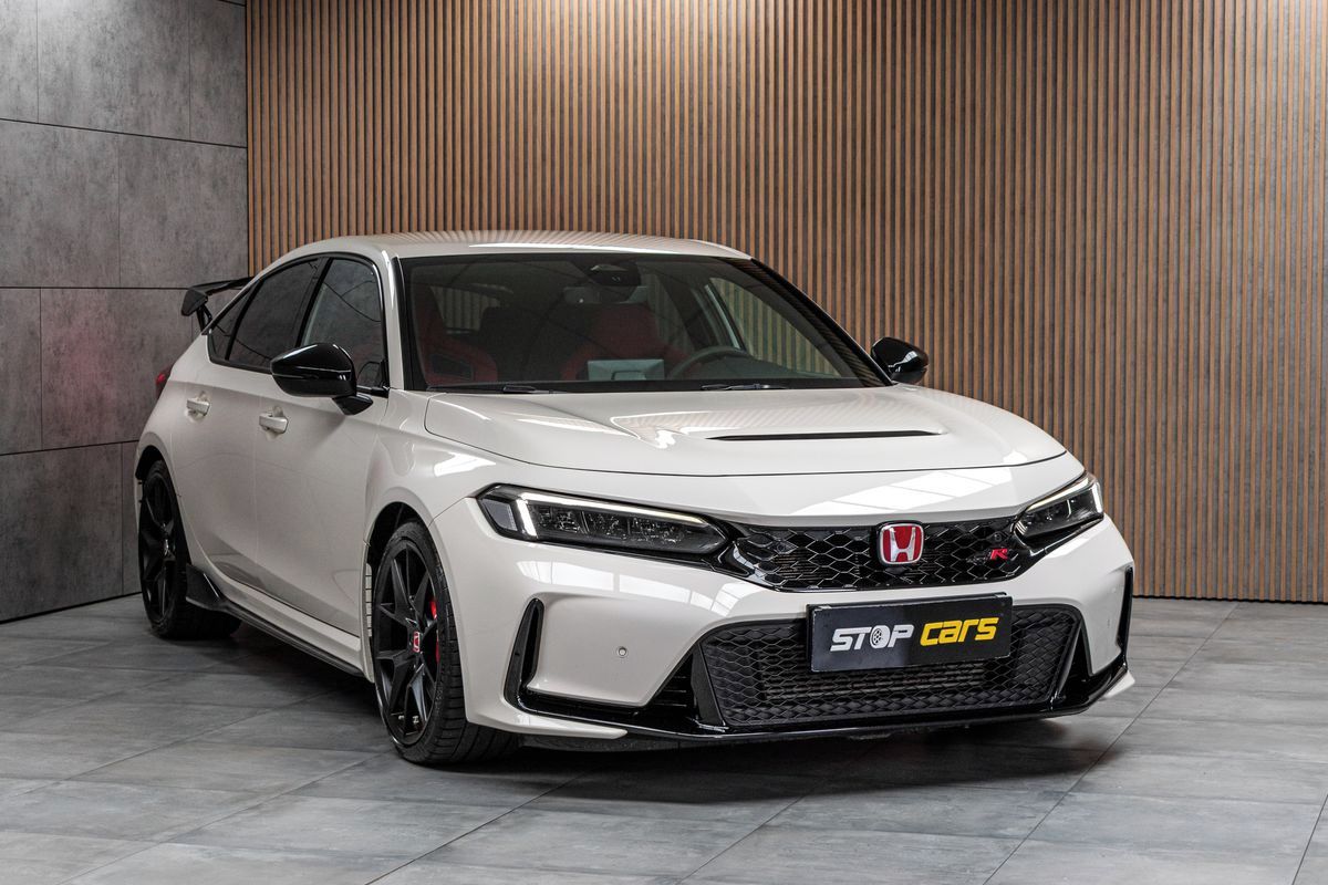 Honda Civic, TYPE R 2.0 TURBO 242kW *ČR* - fotka 3