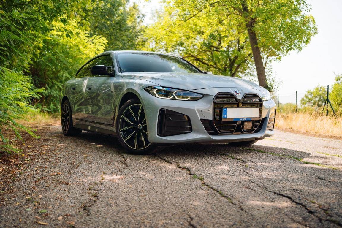 BMW i4, M50, SoH 88% - fotka 2