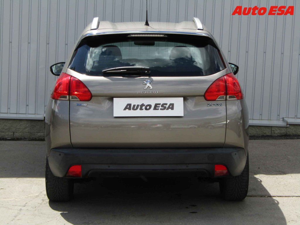 Peugeot 2008, 1.2 PureTech - fotka 5
