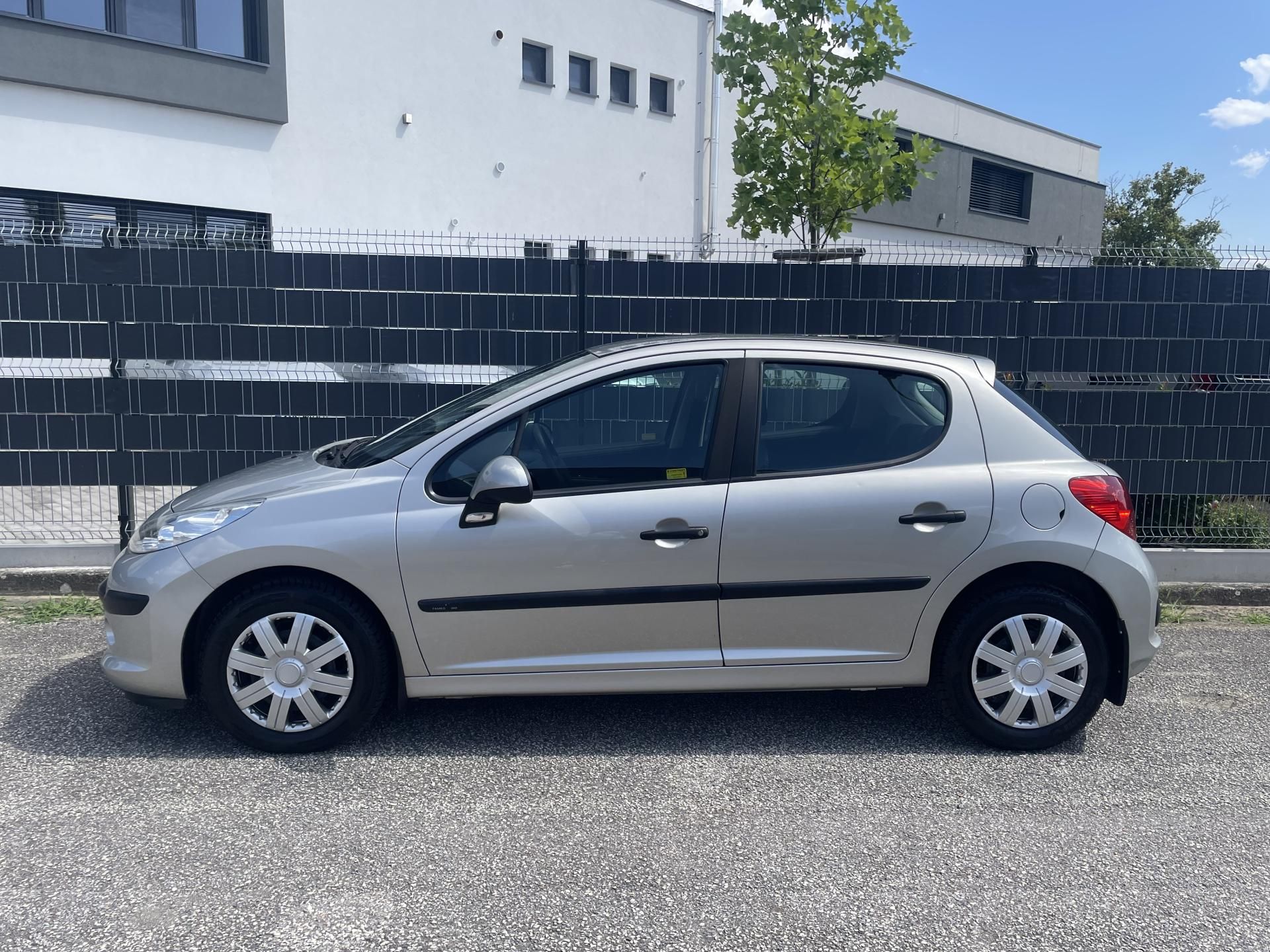 Peugeot 207, 1.4i - 67.000 km - ČR - fotka 5