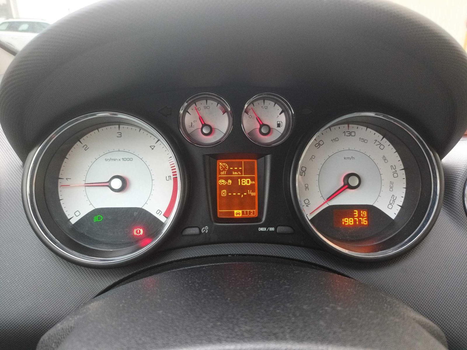 Peugeot 308, 2.0 HDI, Kožené sedačky - fotka 3