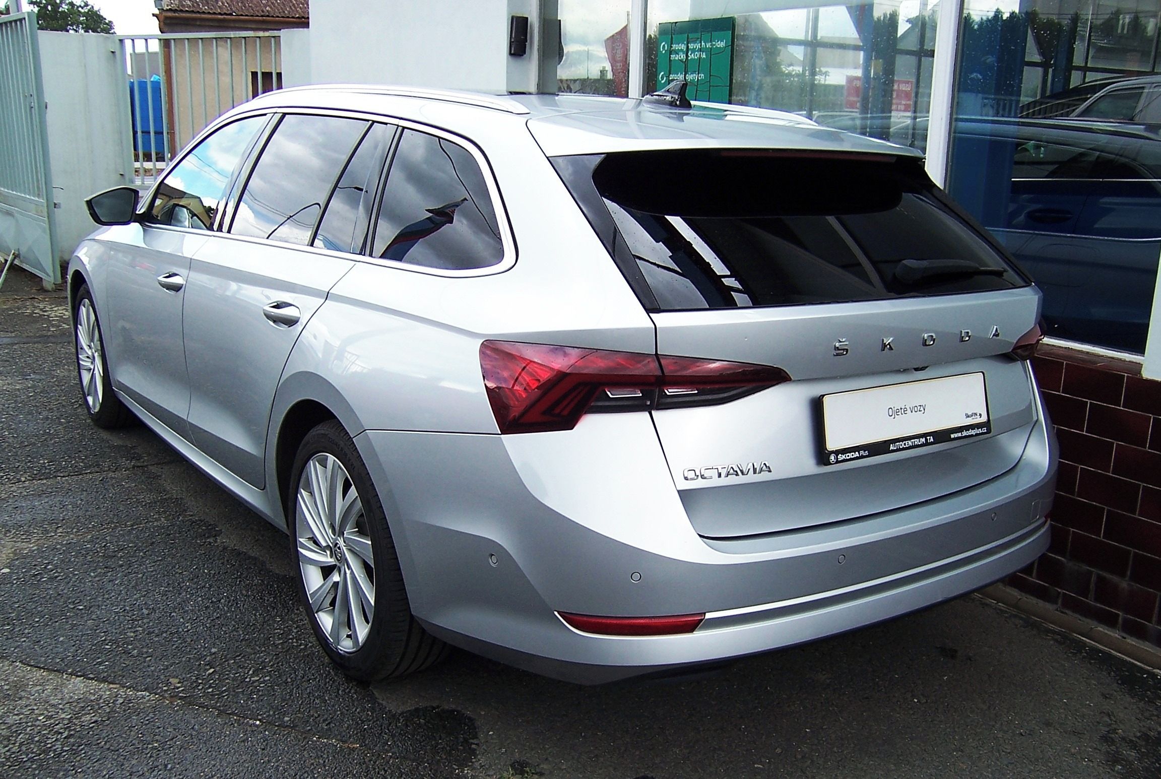 Škoda Octavia, Combi 2.0 TDI 110kW 7Aut.Style - fotka 2