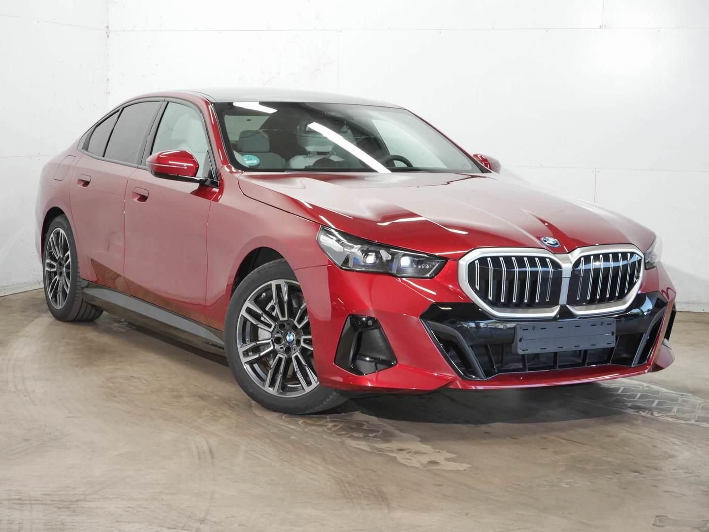 BMW Řada 5, 550e xDrive Tažné Bowers - fotka 2