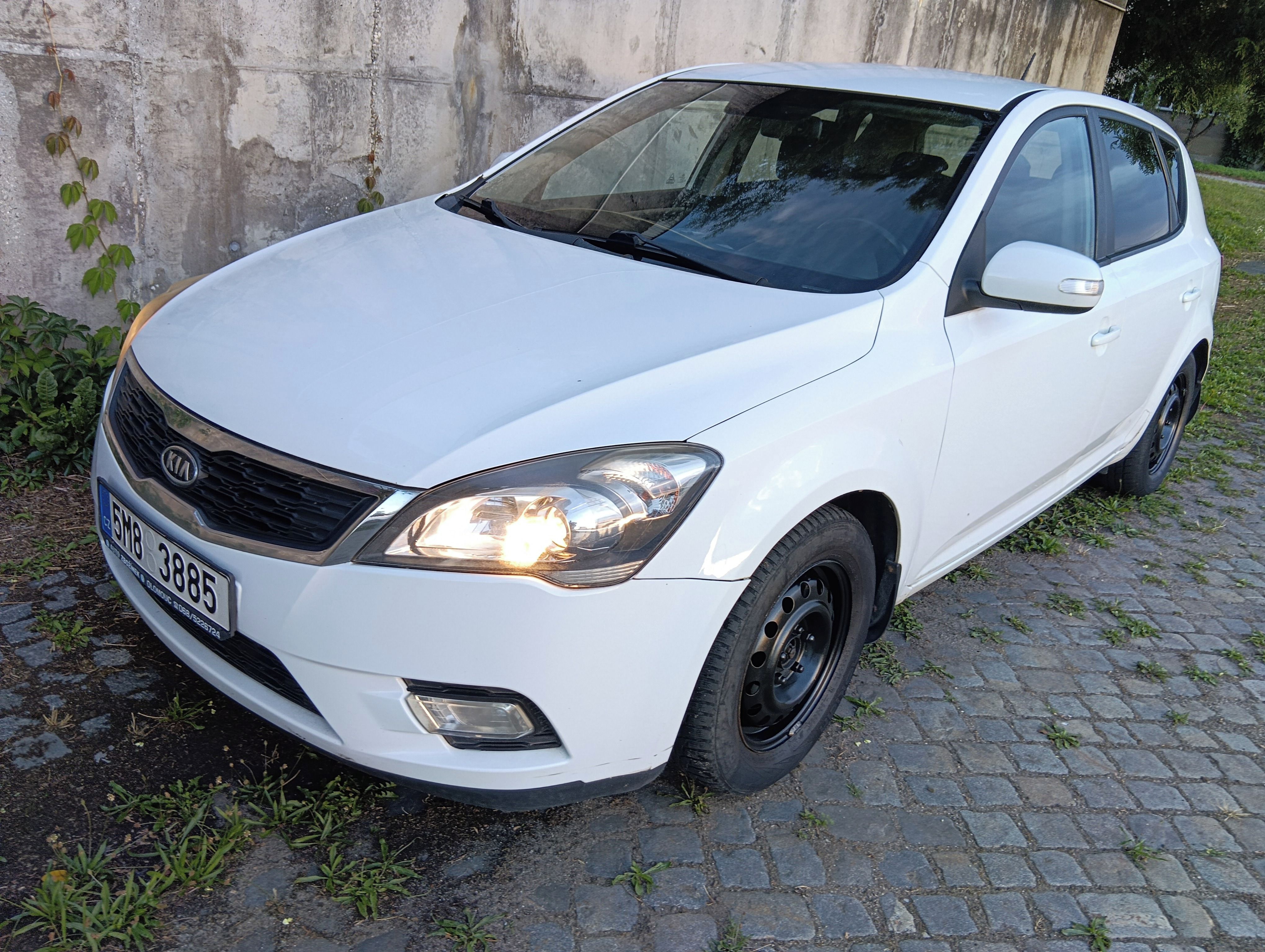 Kia Cee´d, 1.6 D/85 kW, AUTOMAT, výhřev, - fotka 2