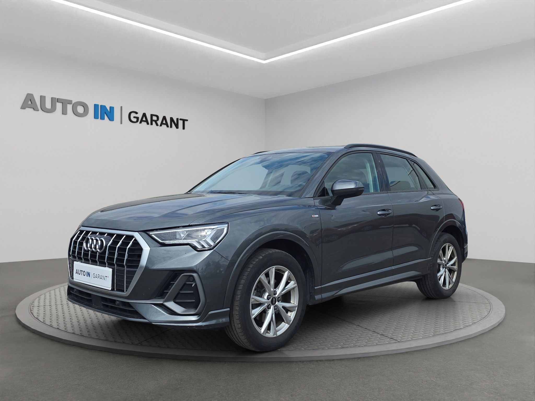 Audi Q3, S-Line 1.5 TFSi 110kw, ČR