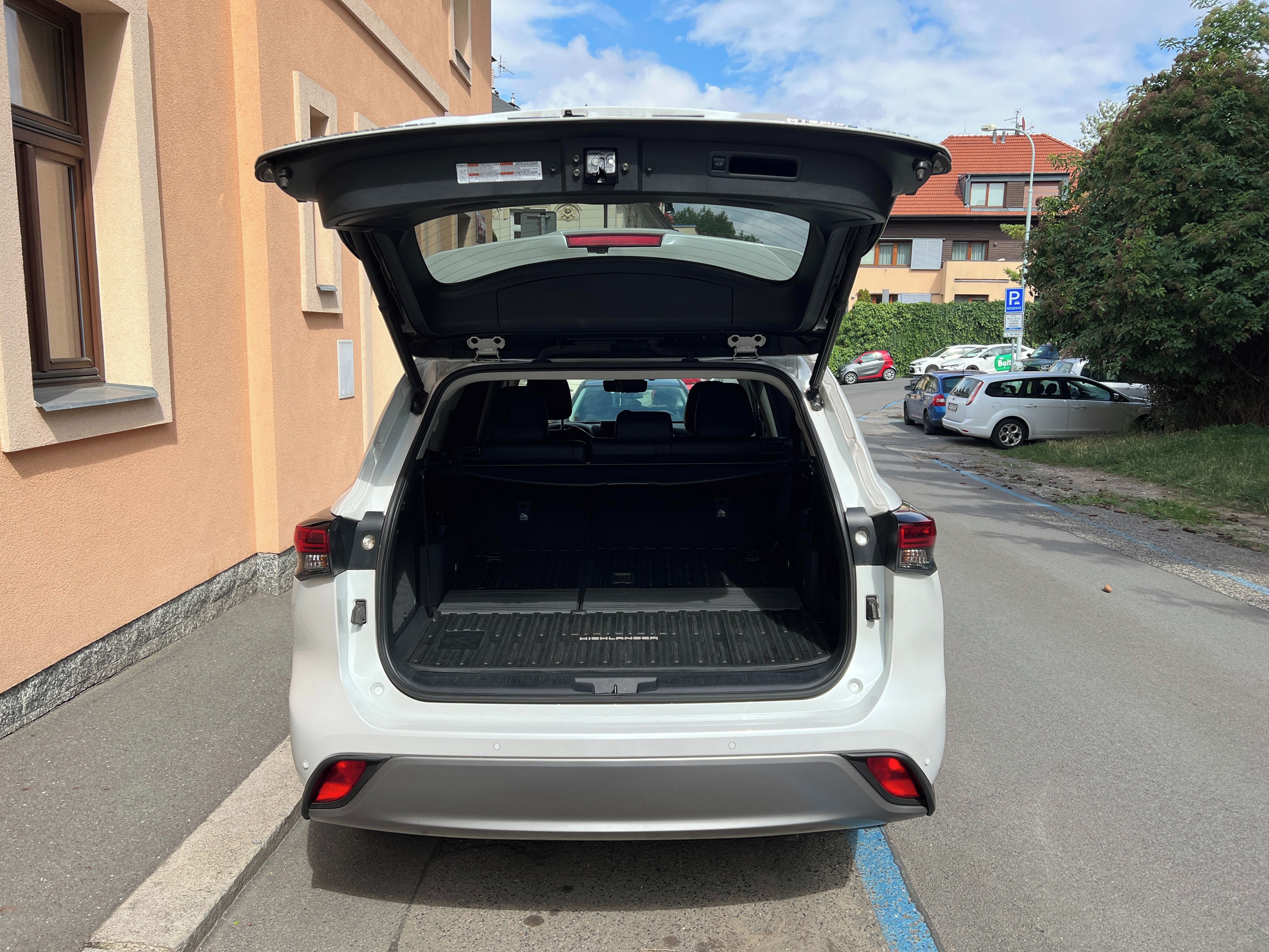 Toyota Highlander, 2.5 Hybrid Executive Skyview - fotka 6