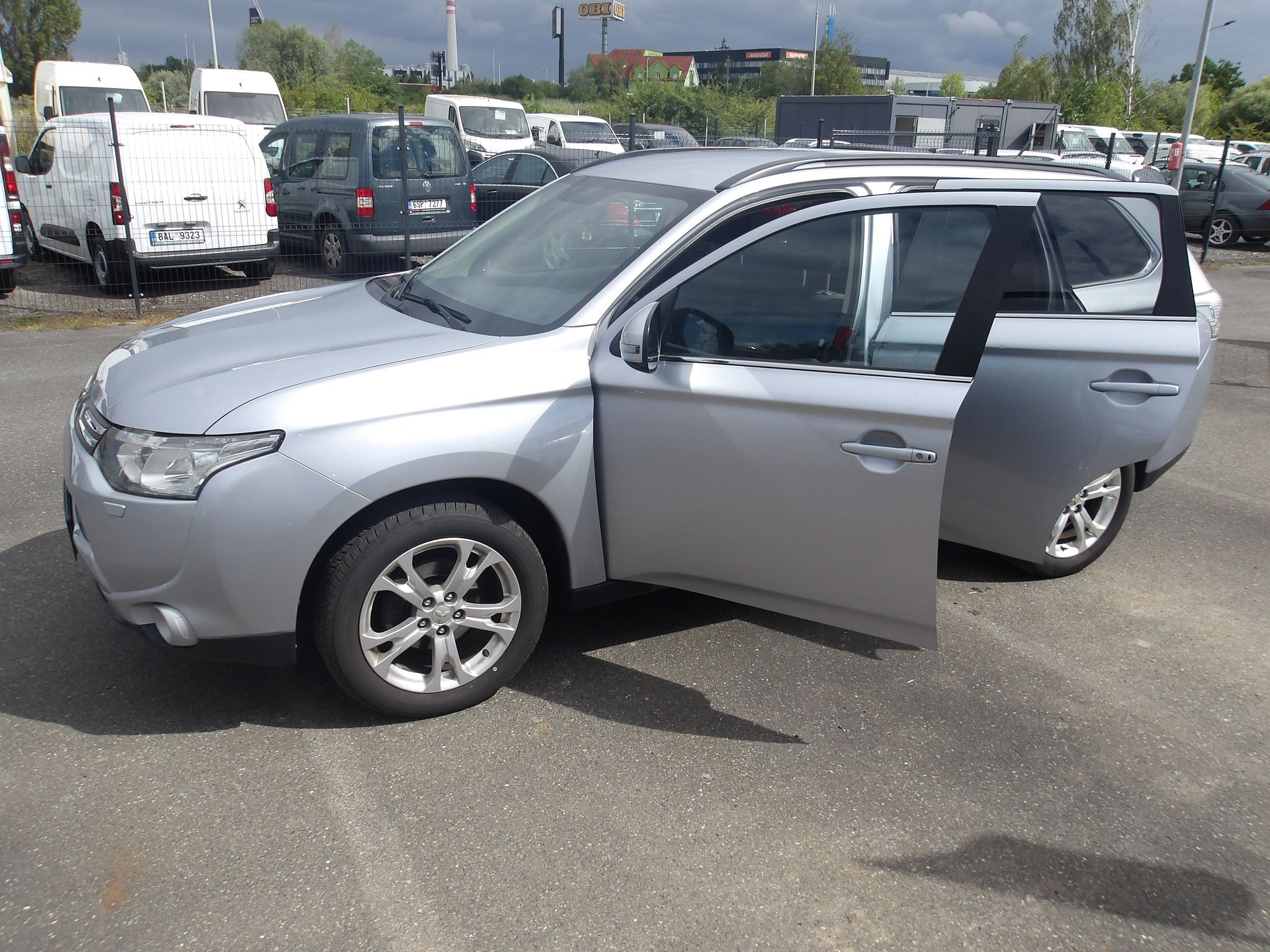 Mitsubishi Outlander, 2,3DI-D 4x4 ČR 7 MÍST ! 2.MAJ. - fotka 6