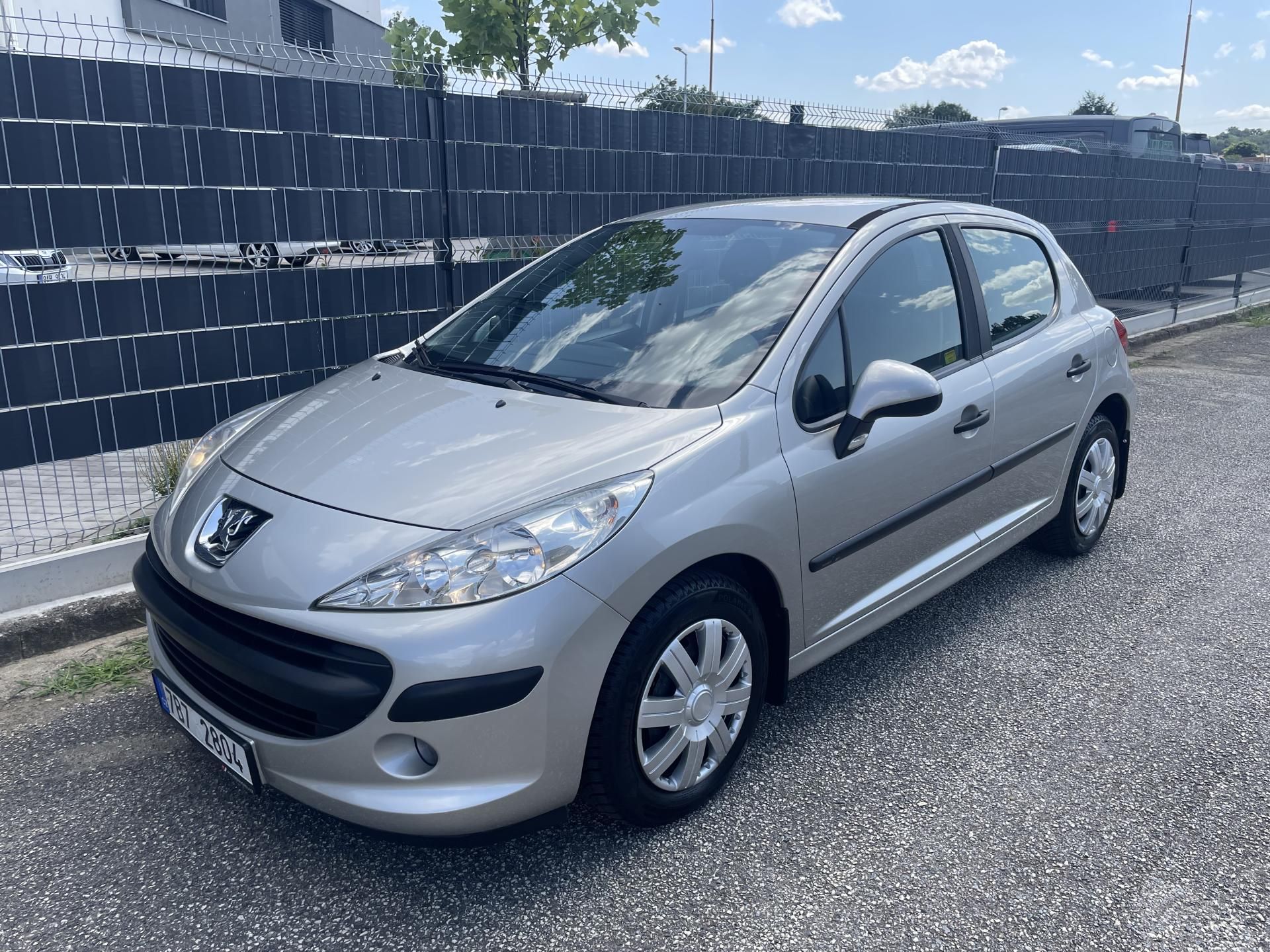 Peugeot 207, 1.4i - 67.000 km - ČR - fotka 2