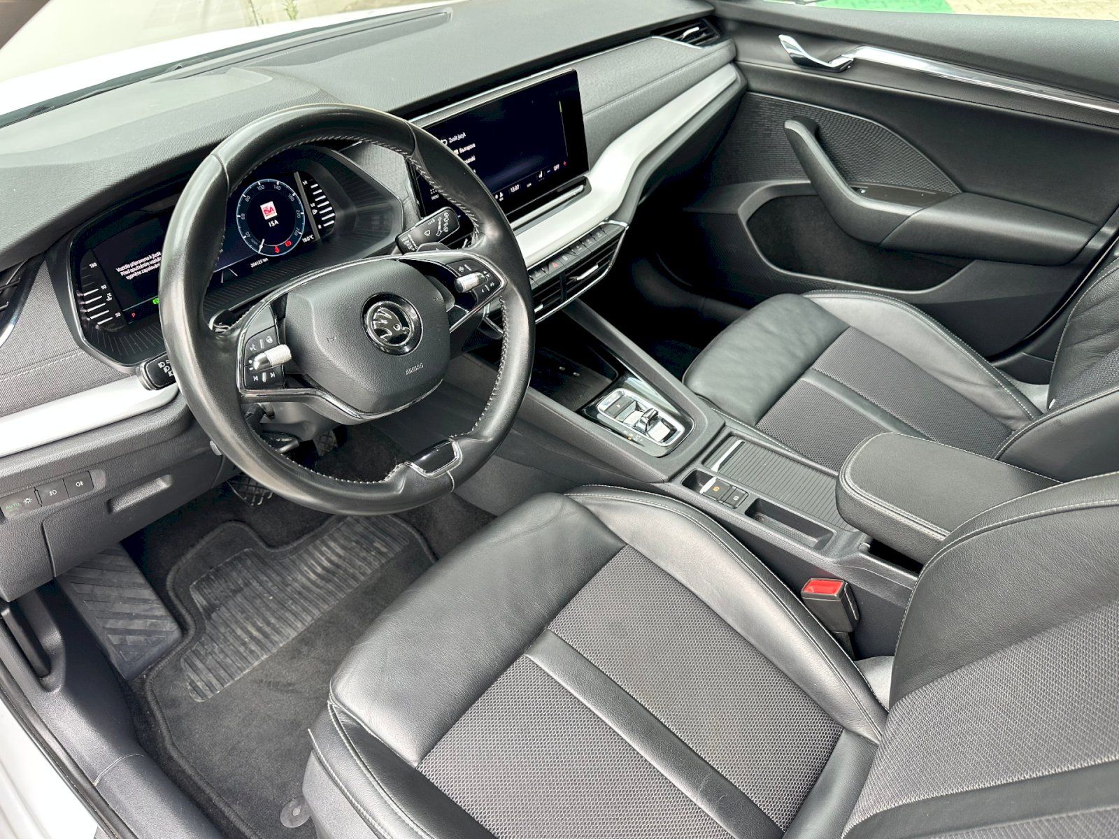Škoda Octavia, 2.0 TDI 110kW DSG Style Combi - fotka 6