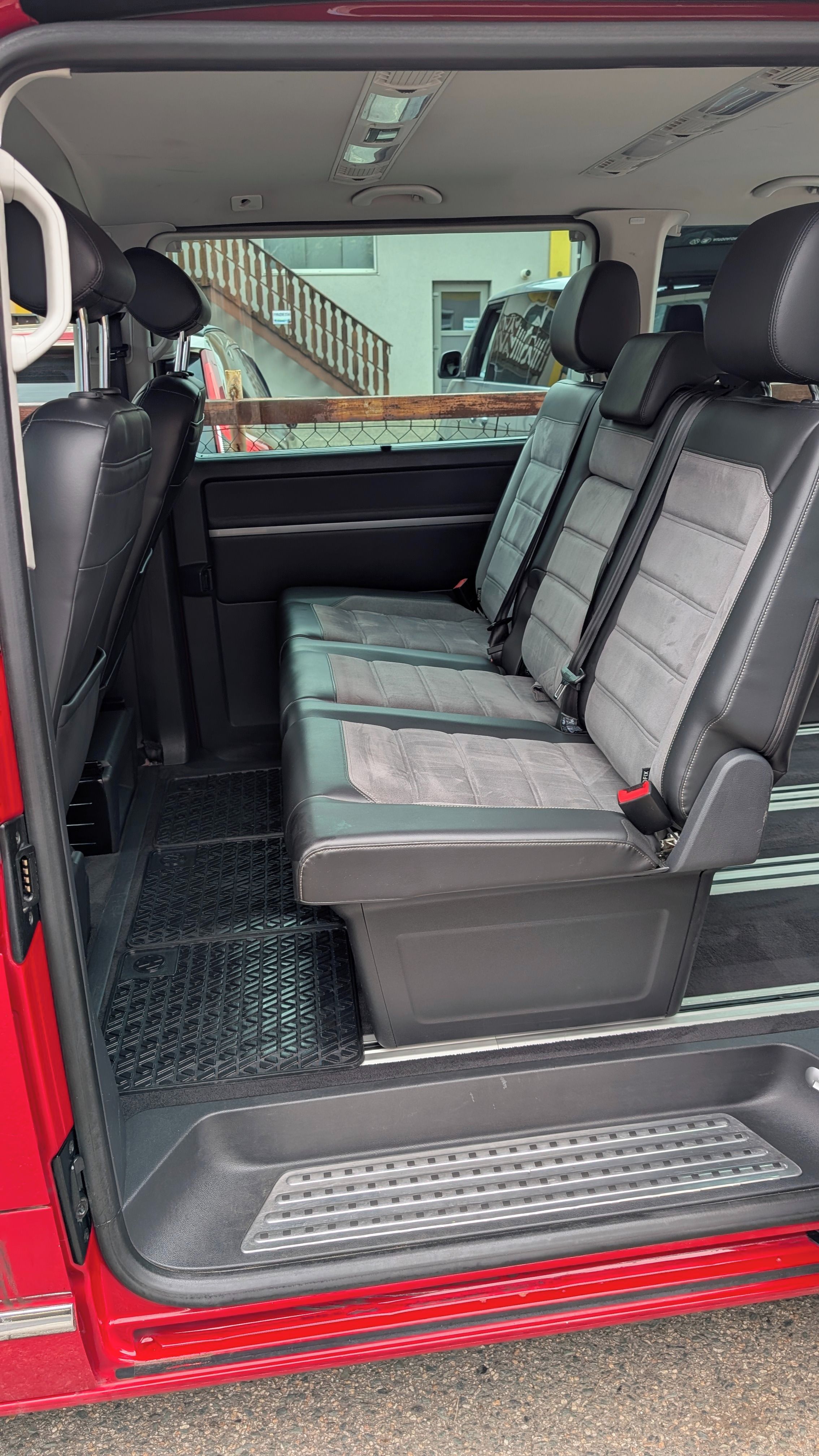 Volkswagen Multivan, 2.0 TDI DSG Highline - fotka 5