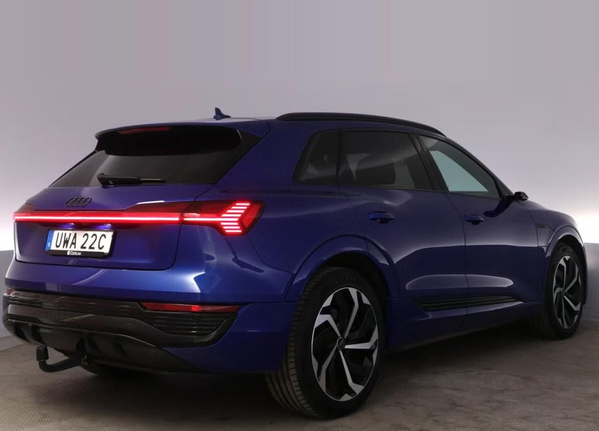 Audi Q8 e-tron, 55 Q S-Line SoH 94% 360k Pano - fotka 4