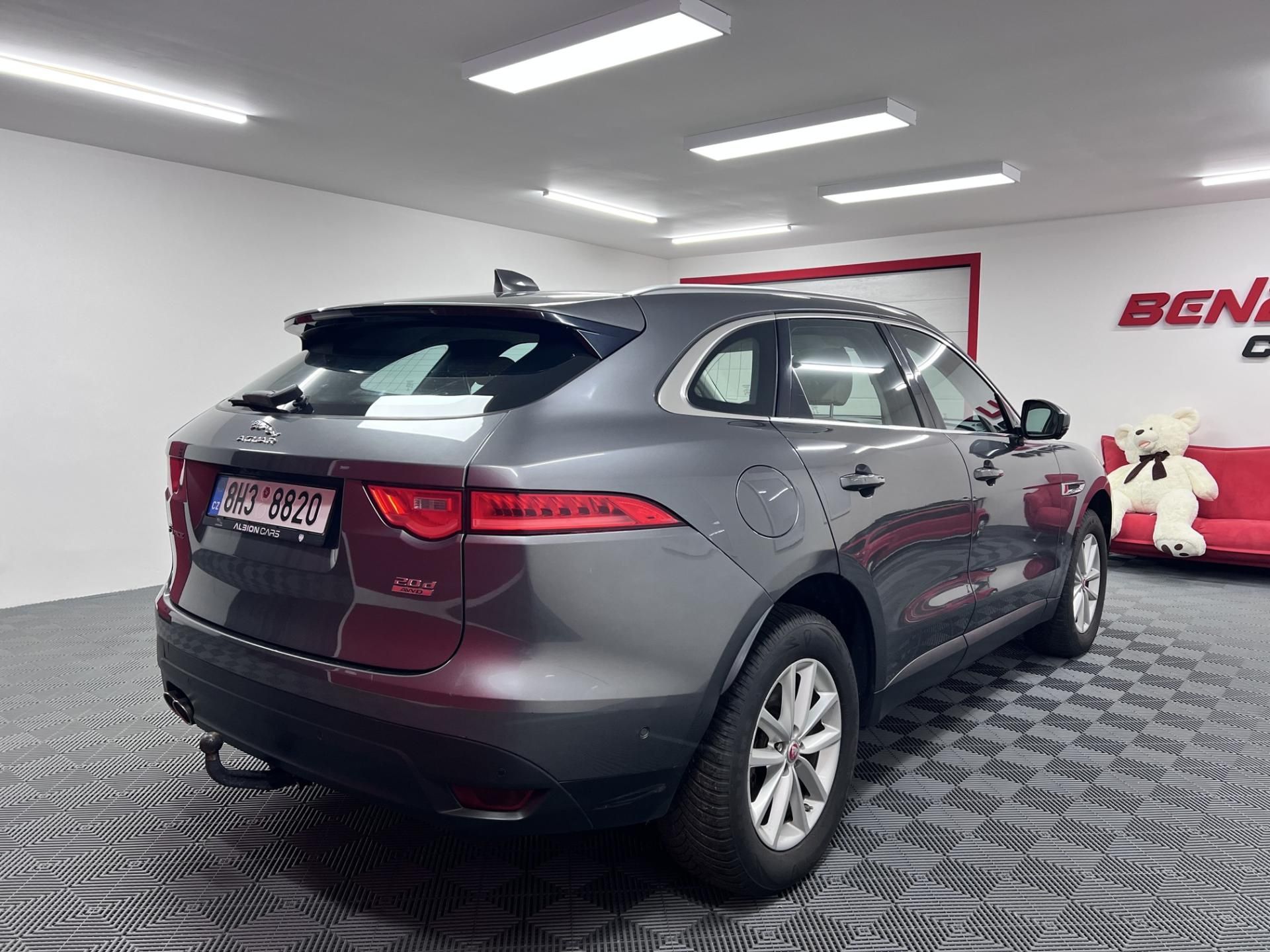 Jaguar F-Pace, 2.0 D, Automat, 4x4, Na Opravu - fotka 4
