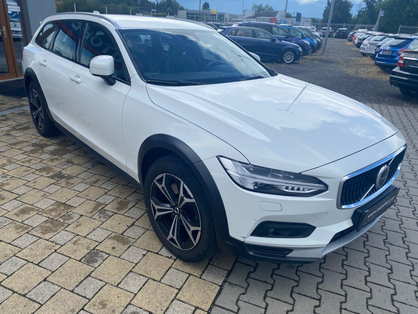 Volvo V90, 2.0 Cross Country PRO B5Hybrid - fotka 2