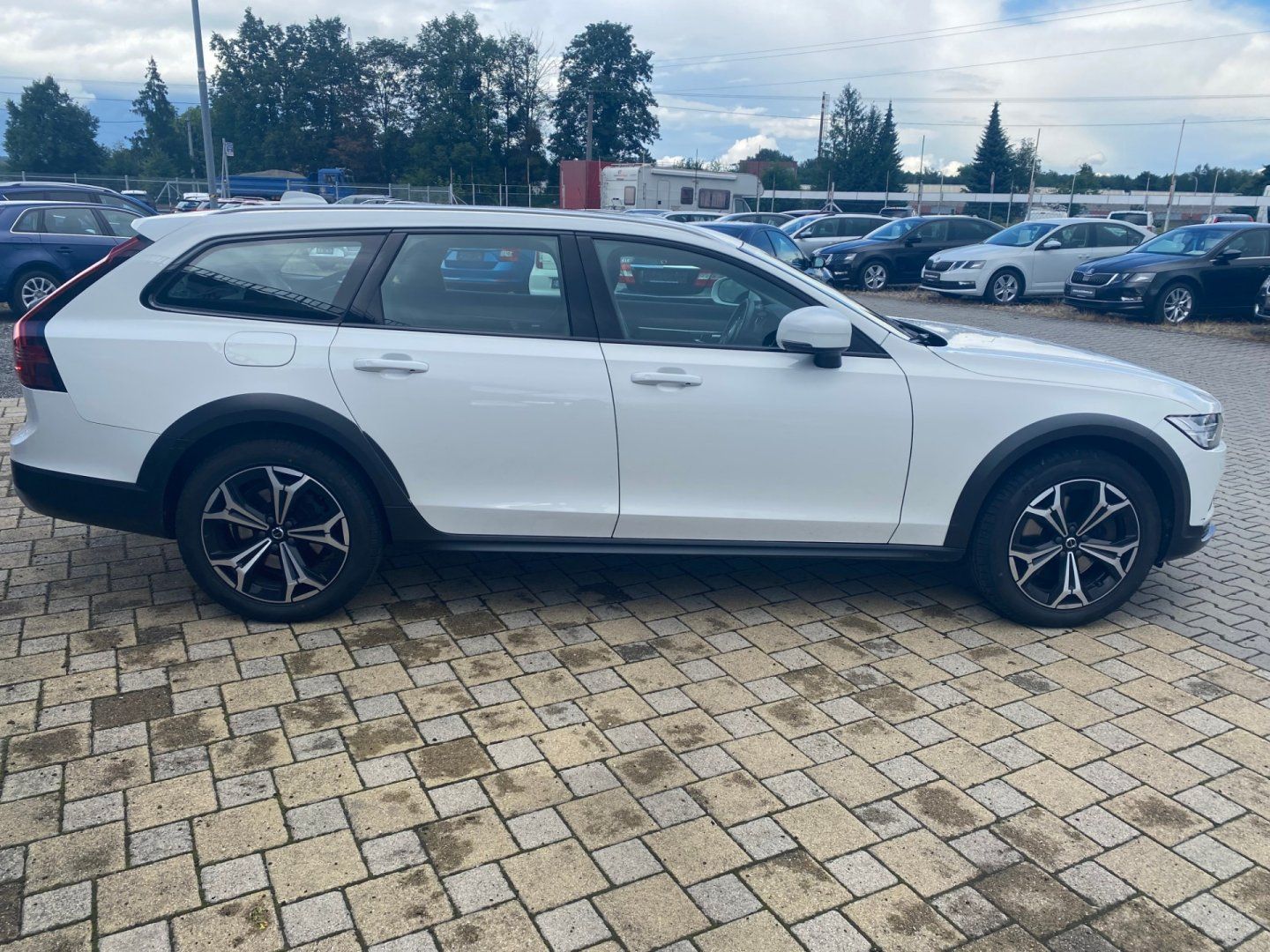 Volvo V90, 2.0 Cross Country PRO B5Hybrid - fotka 3