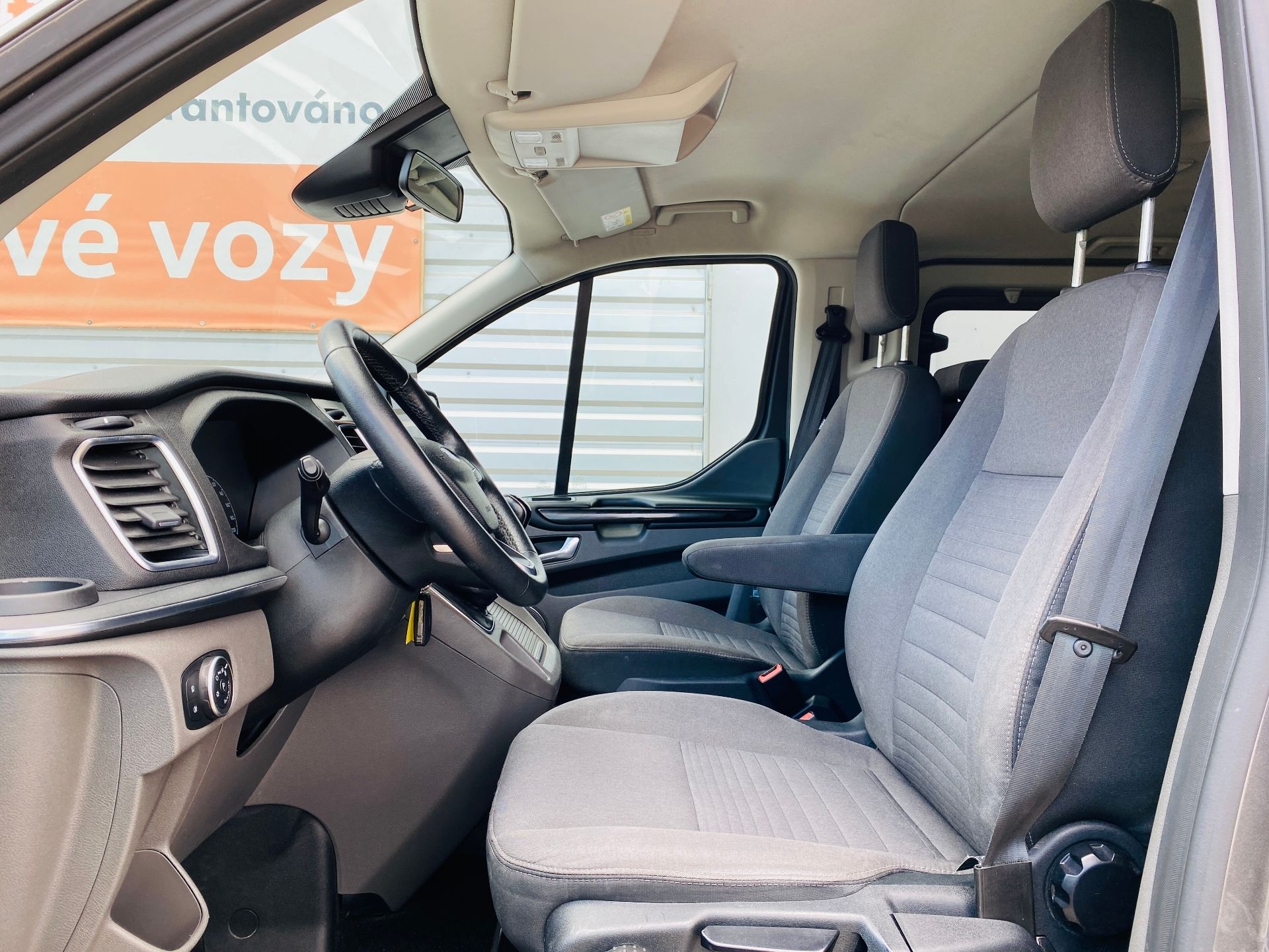 Ford Tourneo Custom, 2.0 EcoBlue 136kW L2 Titanium - fotka 5