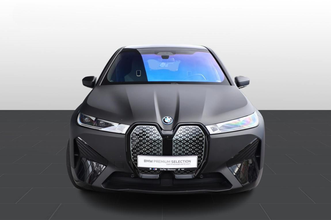 BMW iX, xDrive40 - fotka 3
