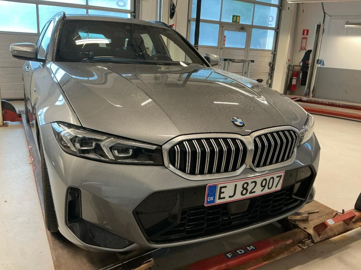 BMW Řada 3, 330i xDrive Touring - fotka 5
