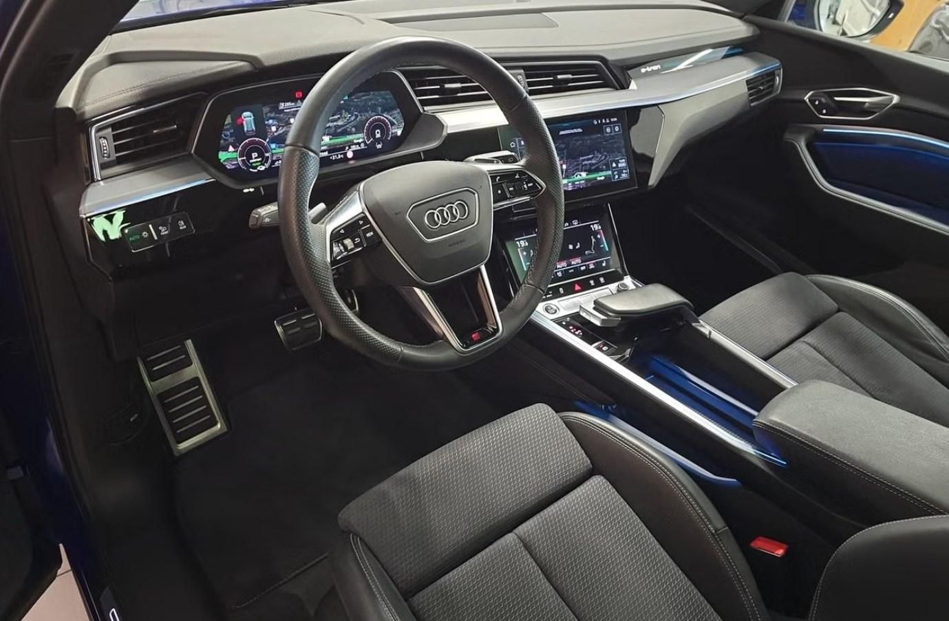 Audi Q8 e-tron, 55 Q S-Line 360k Pano Tažné - fotka 5