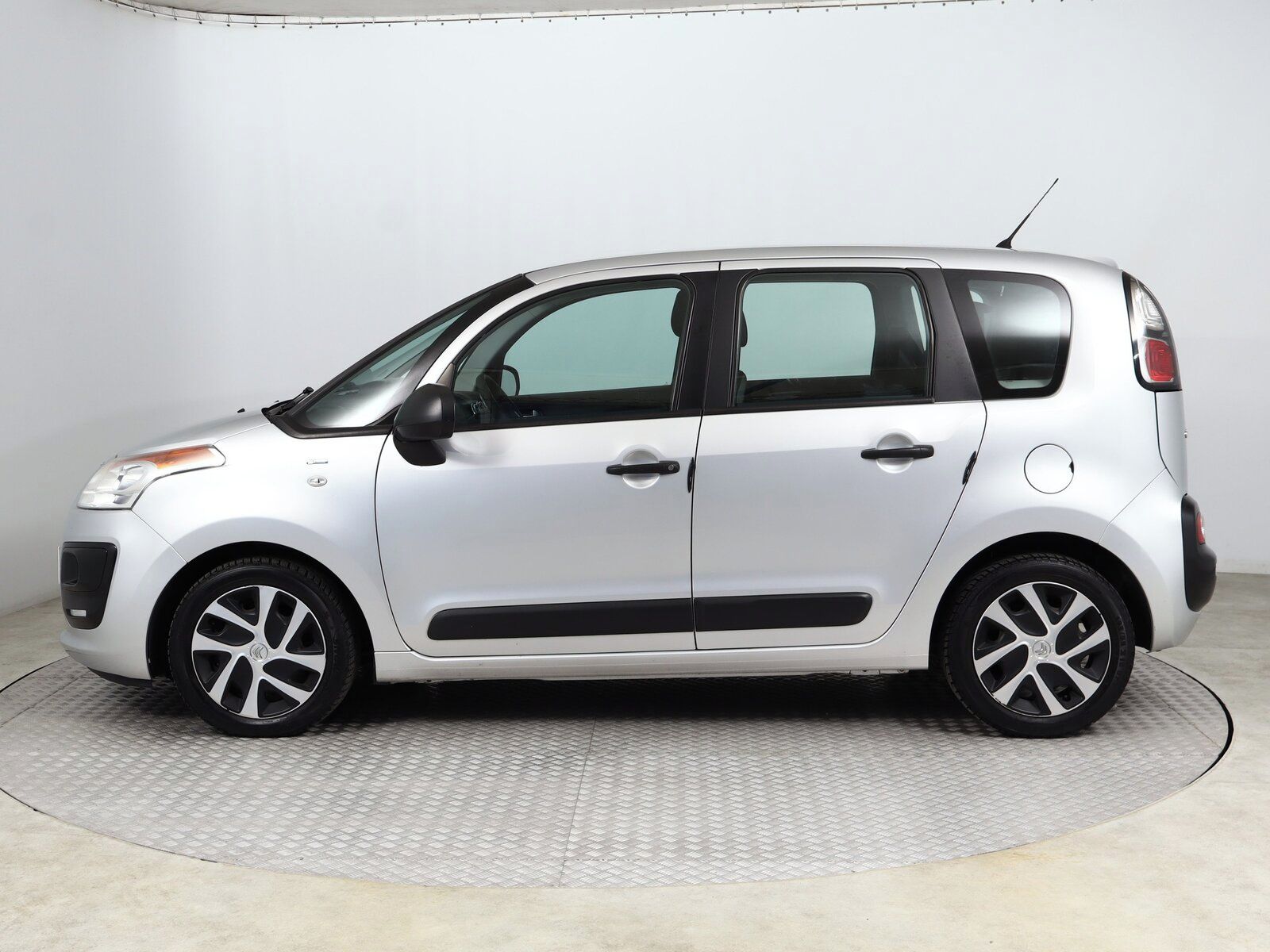 Citroën C3 Picasso, 1.4 i, Tempomat, Park. senzory - fotka 3