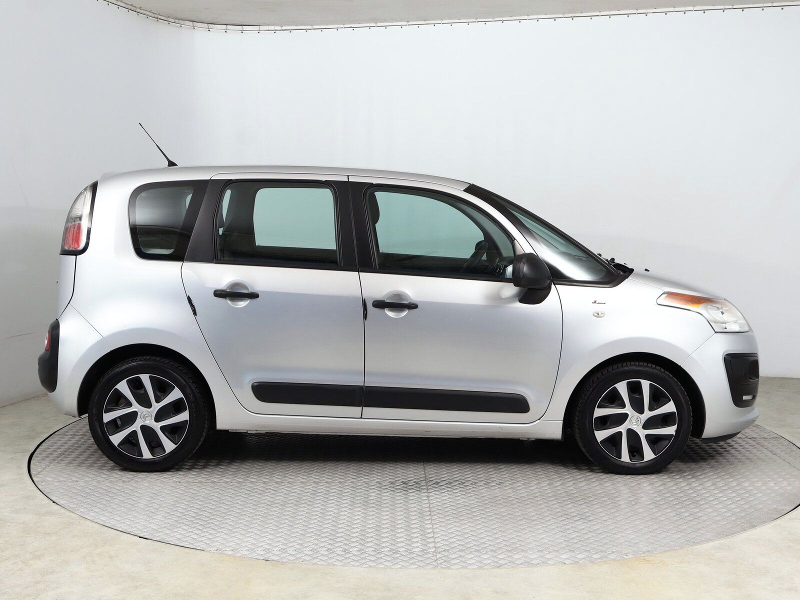 Citroën C3 Picasso, 1.4 i, Tempomat, Park. senzory - fotka 6