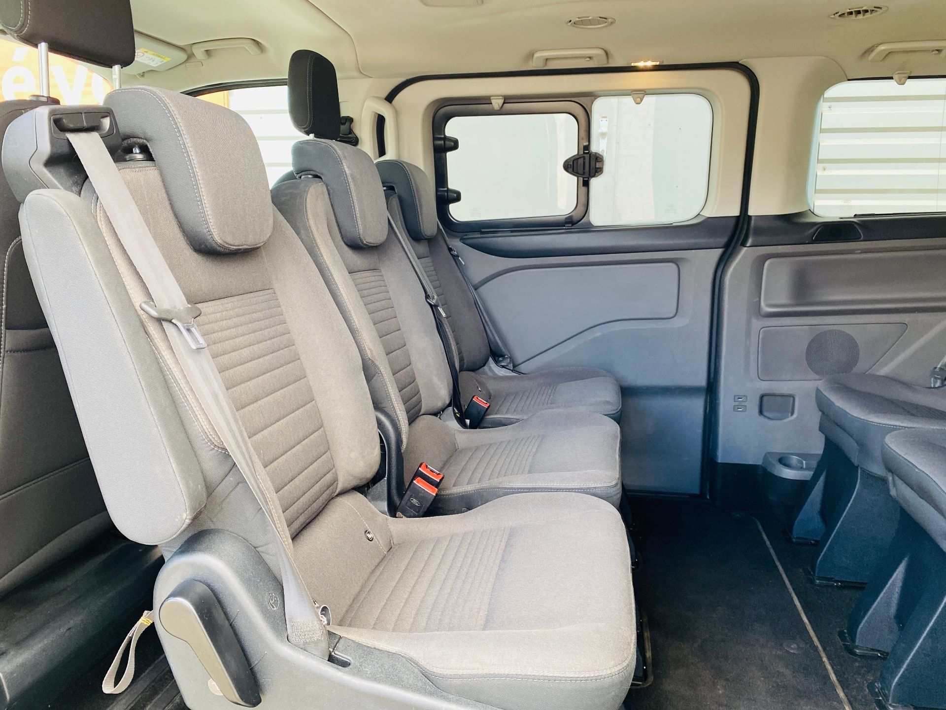 Ford Tourneo Custom, 2.0 EcoBlue 136kW L2 Titanium - fotka 6