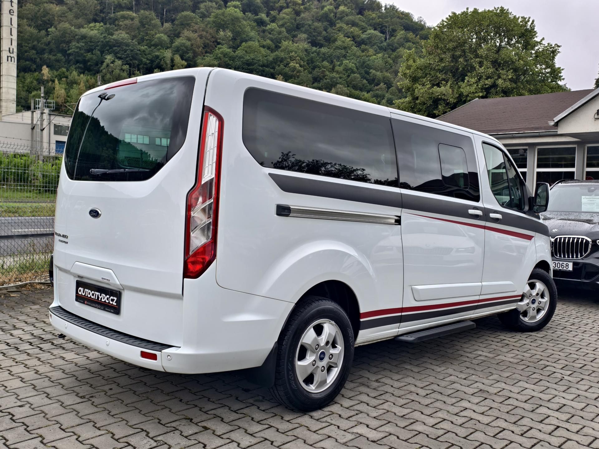 Ford Tourneo Custom, 2.0 EcoBlue 125kW, 9 MÍST, L2 - fotka 4
