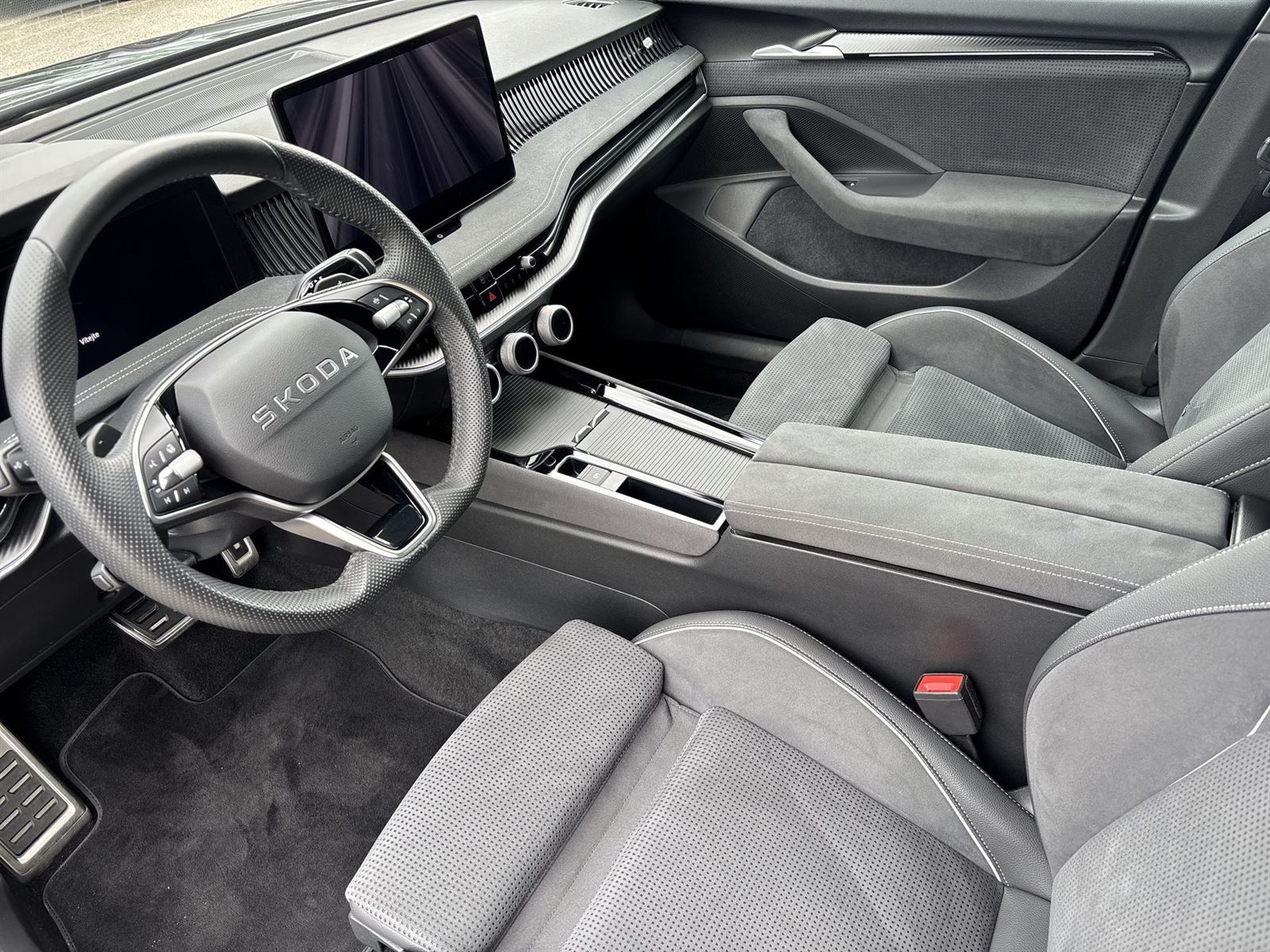 Škoda Superb, Combi 2.0 TSI DSG Sportline - fotka 6