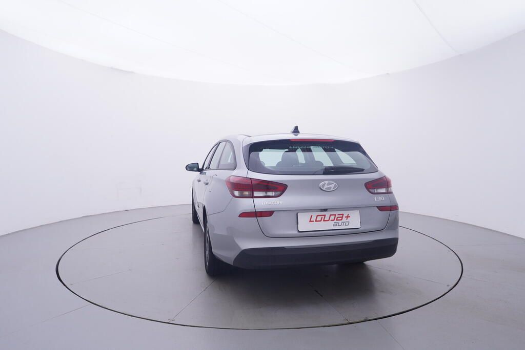 Hyundai i30, comfort 1.0 GDI 74 kW - fotka 4