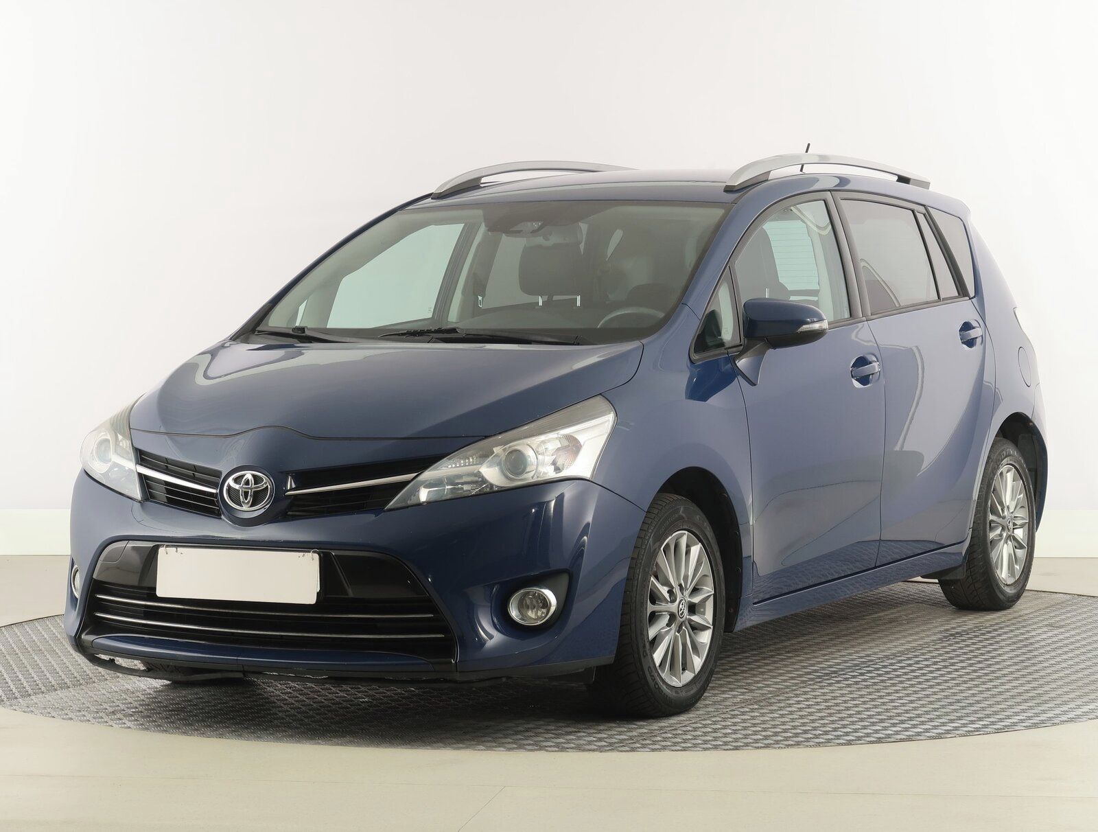 Toyota Verso, 1.6 D-4D, Xenony - fotka 2