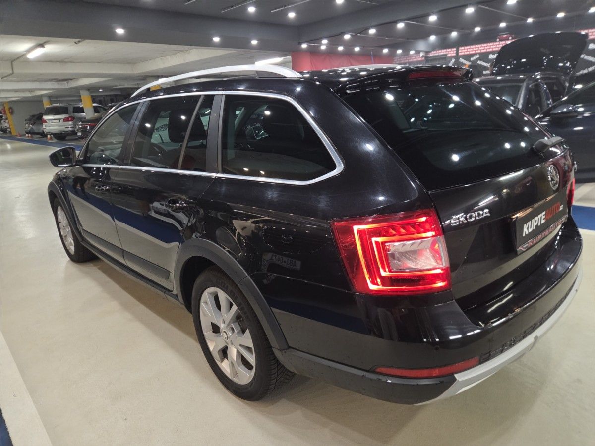Škoda Octavia, 1,8 TSI  SCOUT - fotka 4