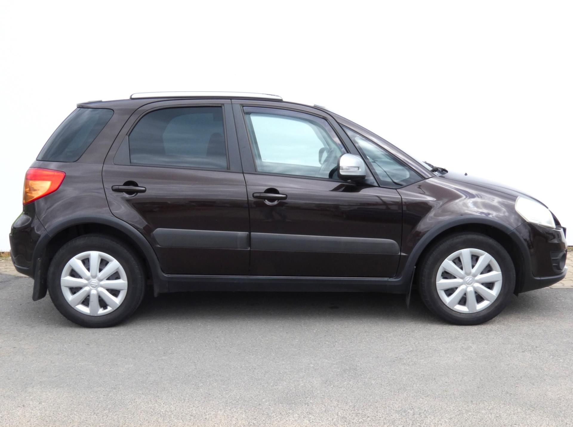 Suzuki SX4, 1.6 VVT - fotka 3