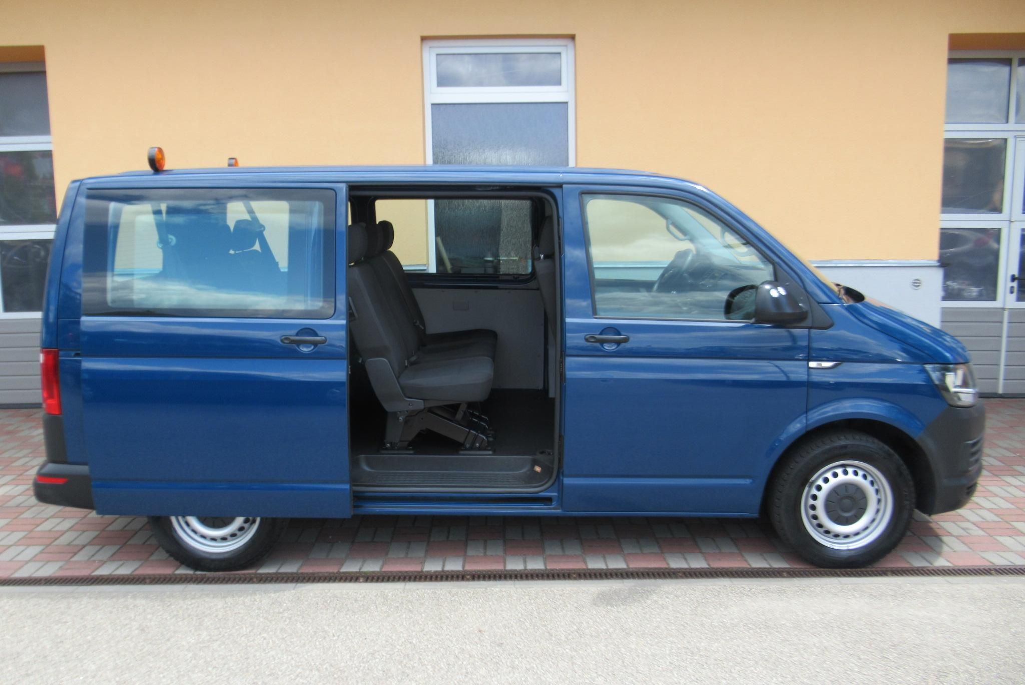 Volkswagen Transporter, T6 2.0TDI KLIMA EL.DVEŘE 9MÍST - fotka 4
