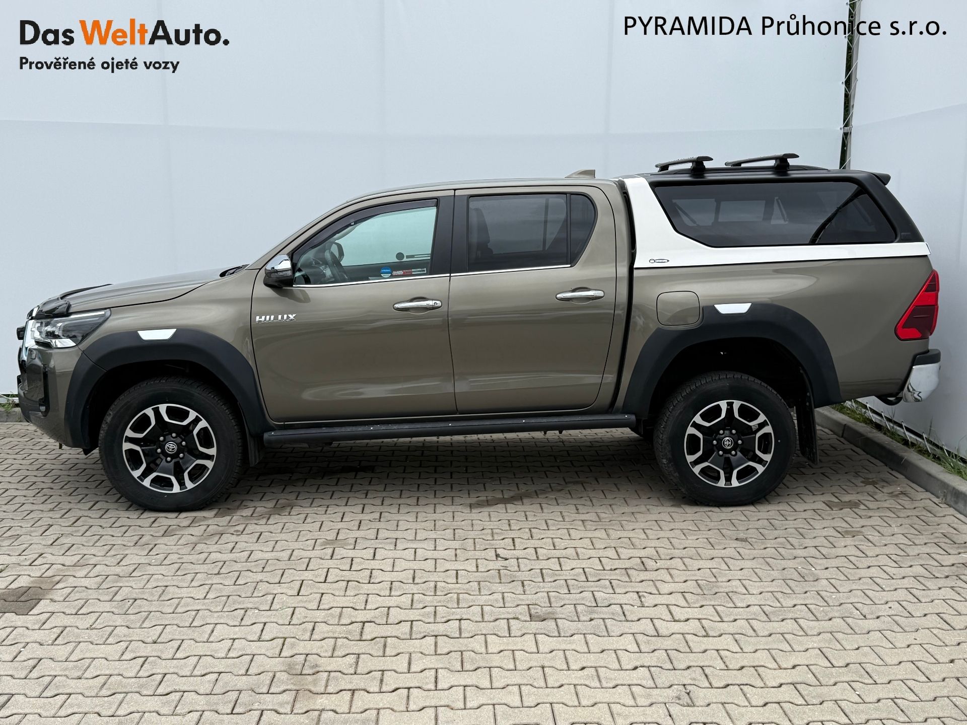 Toyota Hilux, 2.8 D-4D 150 kW Executive 4x4 - fotka 3