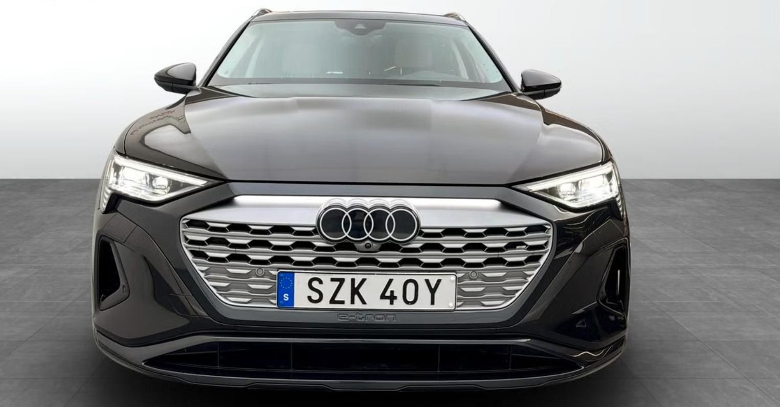 Audi Q8 e-tron, SB 55 Q 360k Pano Taž Bílý in. - fotka 4