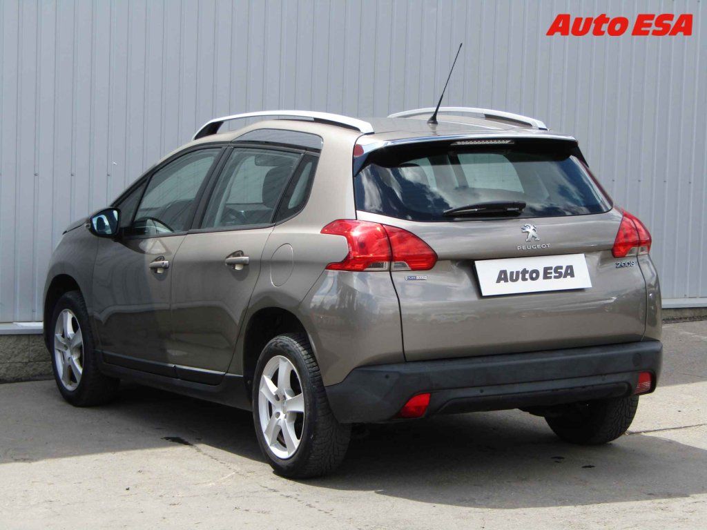 Peugeot 2008, 1.2 PureTech - fotka 6