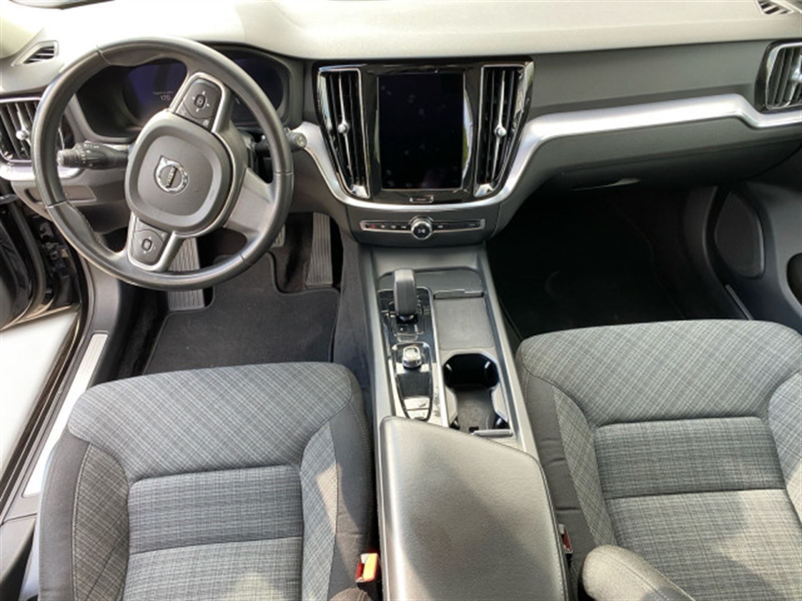Volvo V60, 2.0 B3 AT Core - fotka 5