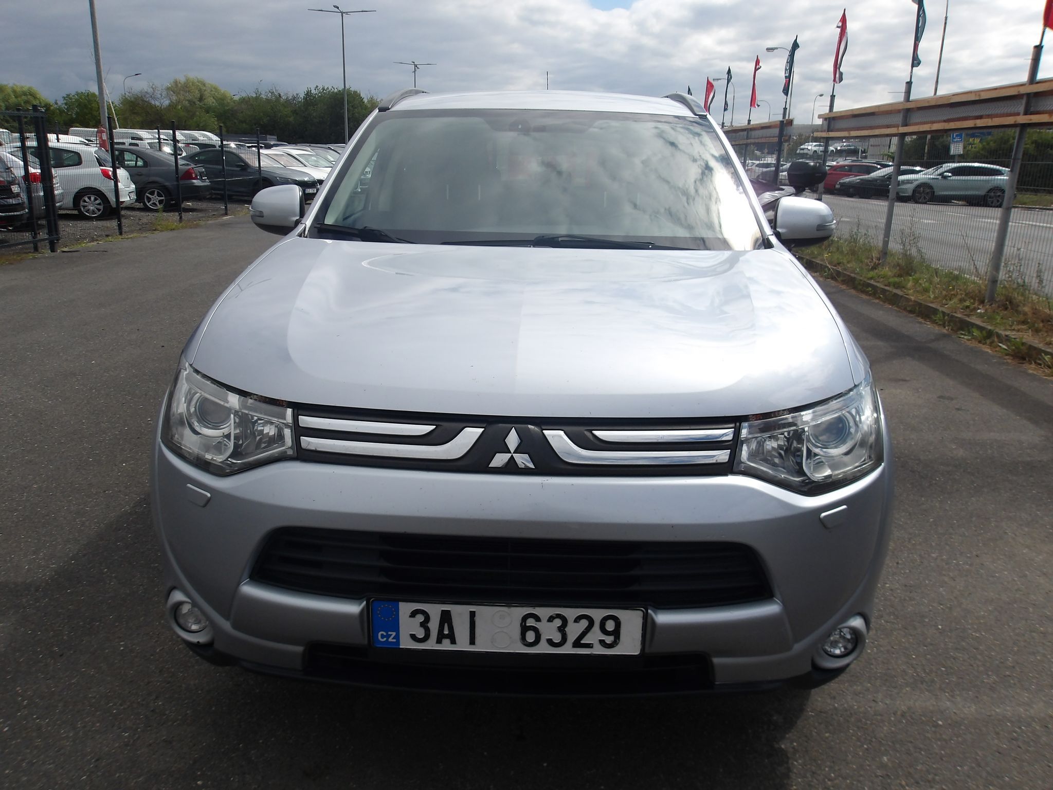 Mitsubishi Outlander, 2,3DI-D 4x4 ČR 7 MÍST ! 2.MAJ. - fotka 3